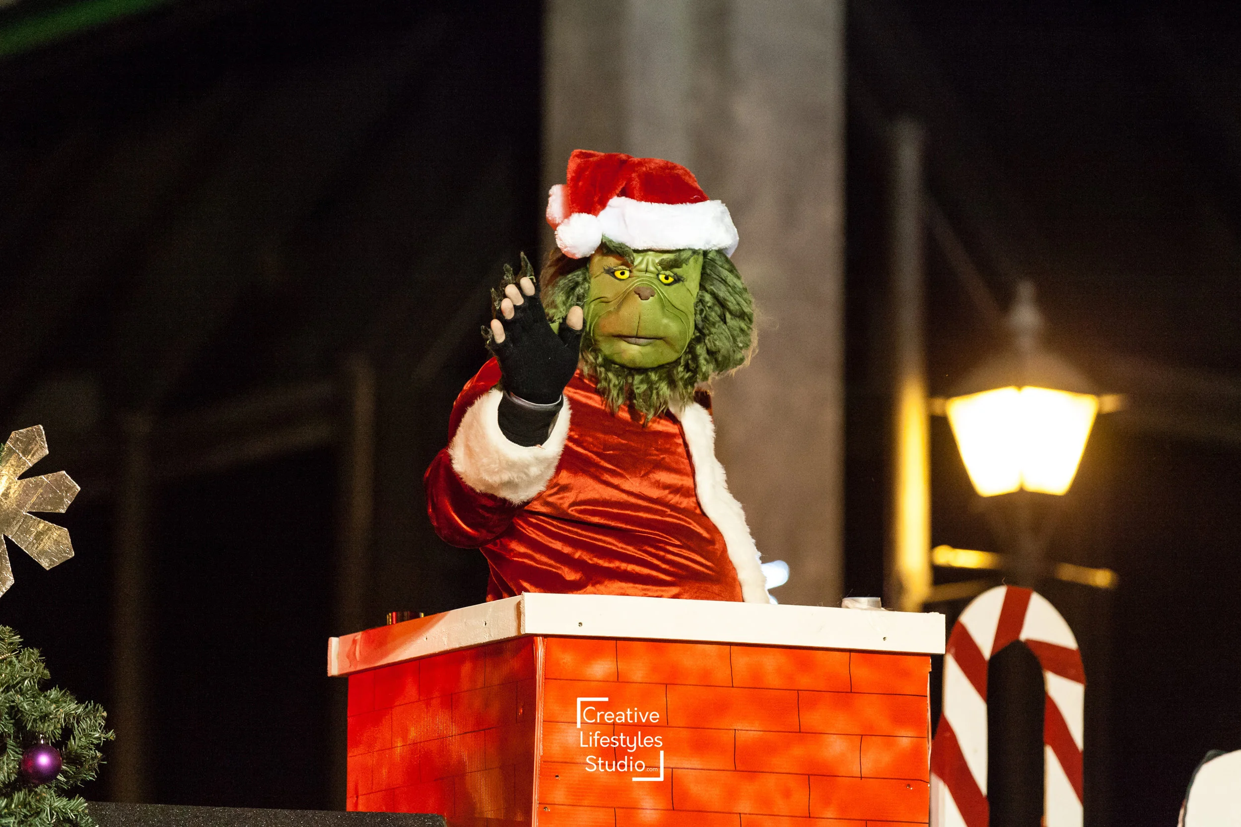SantaParade-1068944.jpg