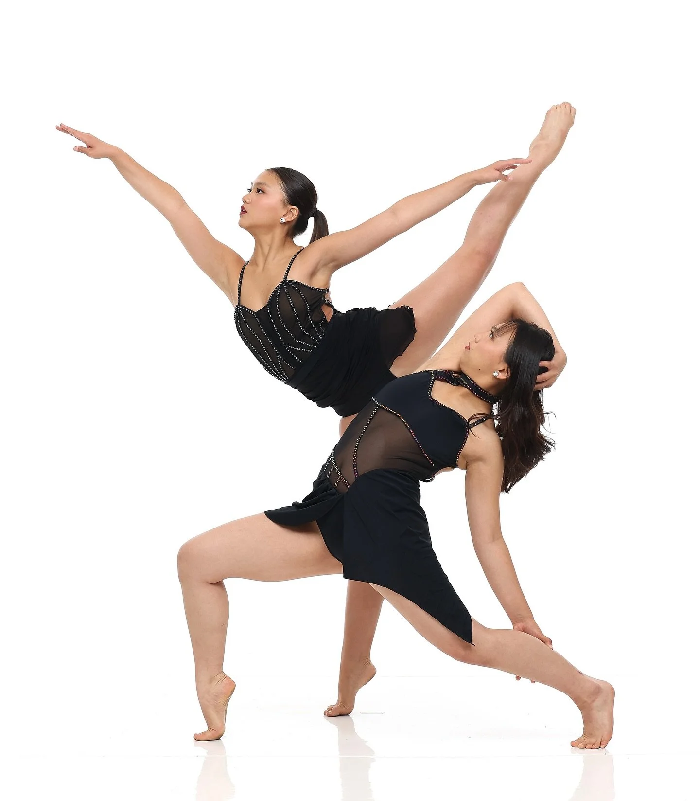 Beautiful shapes in duo/trio shots 📸

@hartacademy 

#ceventpics #dance #dancers #dancephotography #photography #studiophotography #canon #canonphoto