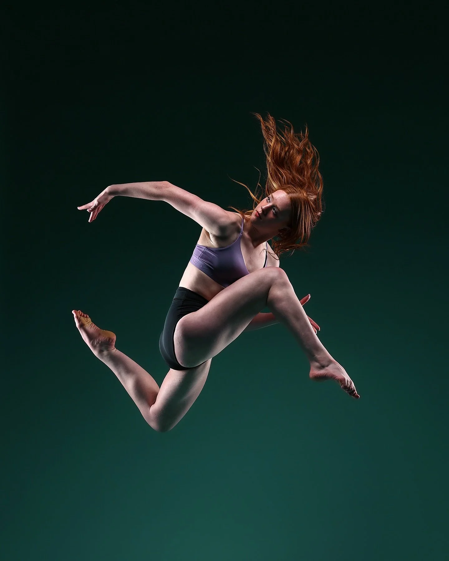 Poses can be really hard when doing a photoshoot! Use these amazing shots of @lilian.anderson26 for some pose inspo 👏 

Save this post for your next photoshoot 📸

#ceventpics #dance #dancer #dancephotoshoot #dancepose #danceposes #studiophoto #stud