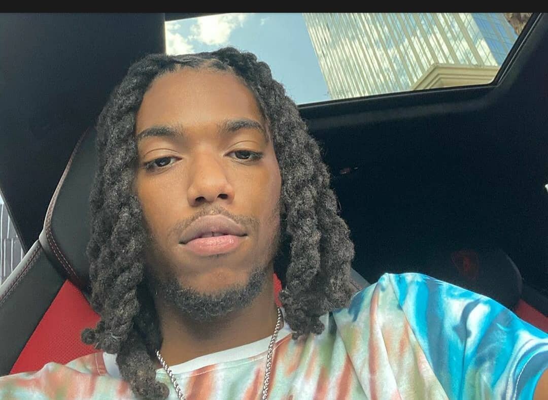 Client selfie!!! @rastapapii I went on yo page and snatched one real quick. Thanks for staying solid and  for being more than just a client! 

#Soul4U #TheeExperience #Locs #menwithlocs