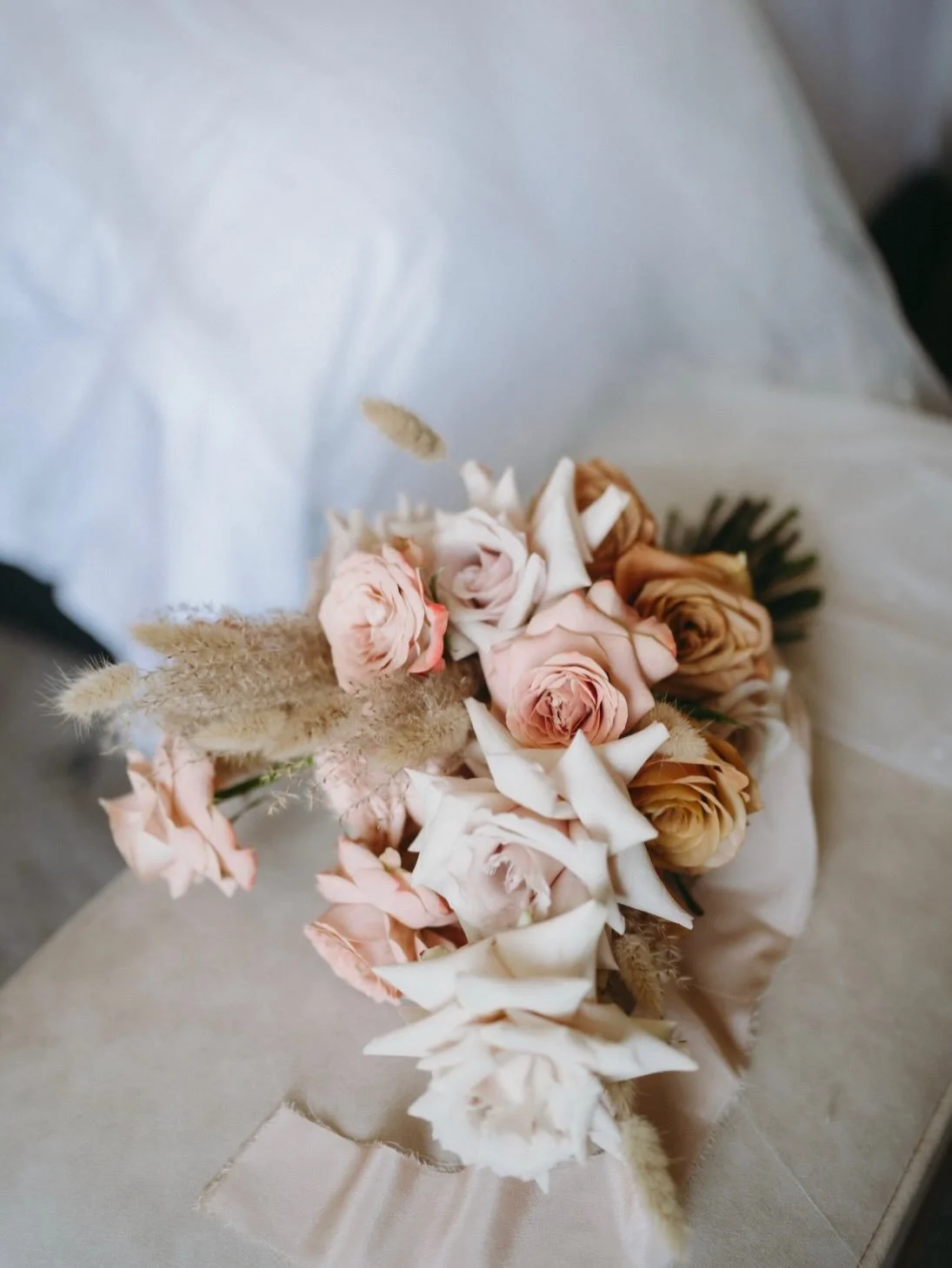 E A R T H Y . 🤎

@vocogosford 
@aprilharveymakeupartist 
@muse.bridal 
@kendelltynephotography 
@nicolemurphy.hair