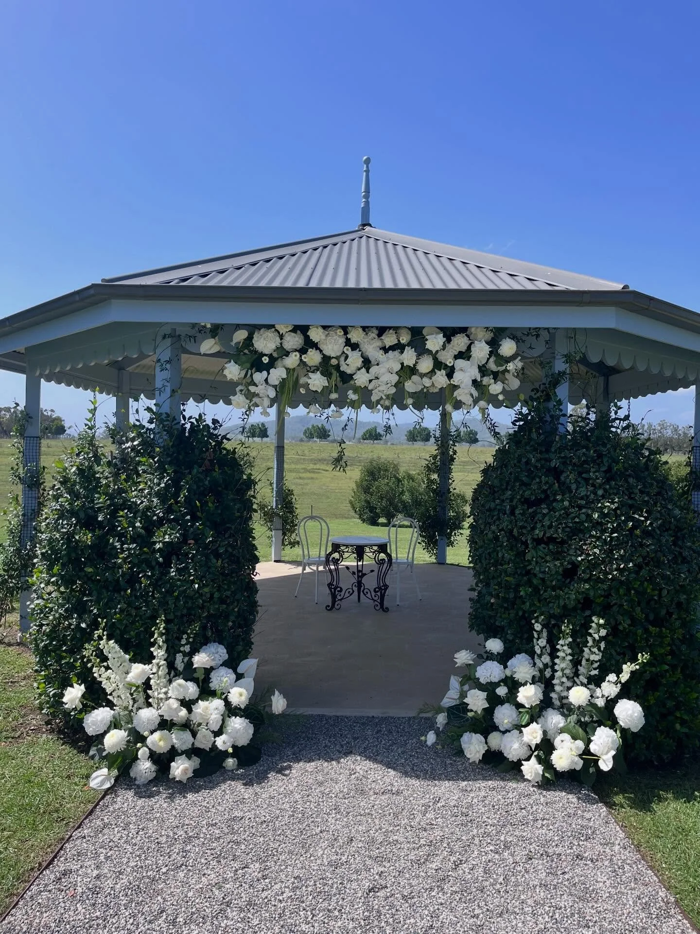 B . &amp; . J . 🍃