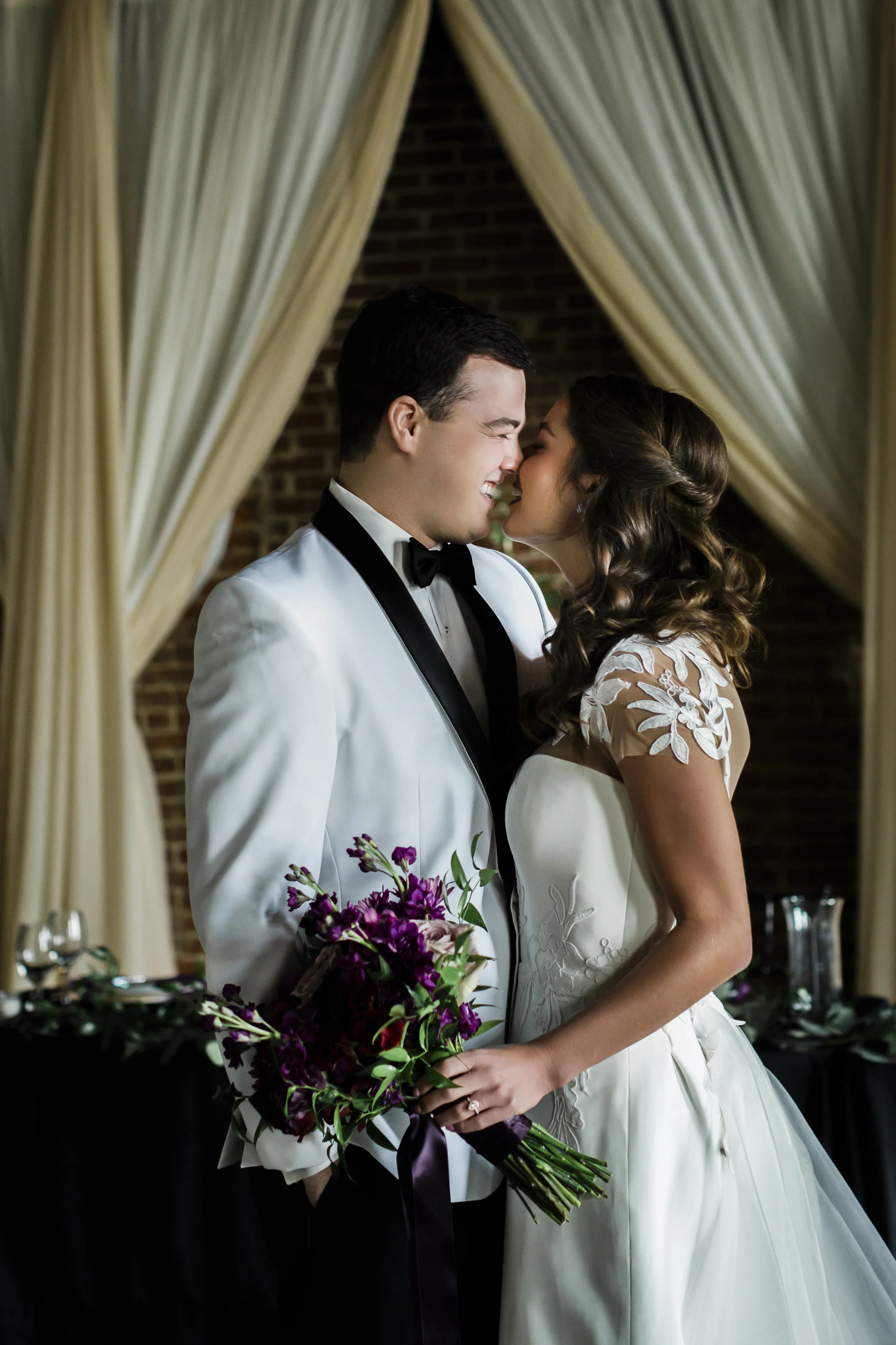 We got together with some of our favorite Nashville vendors for a beautifully styled, moody and romantic "wedding." With some of the most beautiful, deep tones and stunning flowers and a handsome bride and groom, we were ecstatic to serve up some delicious drinks. Want some delicious drinks served at your dream wedding? Head here to book a call with us! Contact us. 