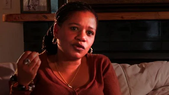 Zenzile Monique Lee Zenzi Lee is Miriam Makeba’s granddaughter. She was born in Manhattan, New York. Her mother Bongi Makeba Lee died in 1985. She grew up with her grandmother. Zenzi Lee sang as a backup vocalist for Miriam Makeba and Hugh Masekela. Her debut album “Daynights” was released the 26th of November 1999 in South Africa.