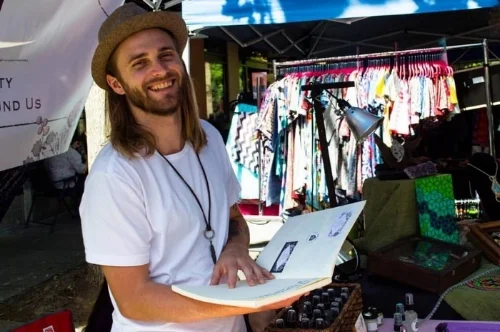 Kevin Colbert will lead you on this self-reflective journey to meet and integrate your inner child. He is a spiritual coach and intuitive healer who has worked with inner child practice for over three years. Find out more about him here.
