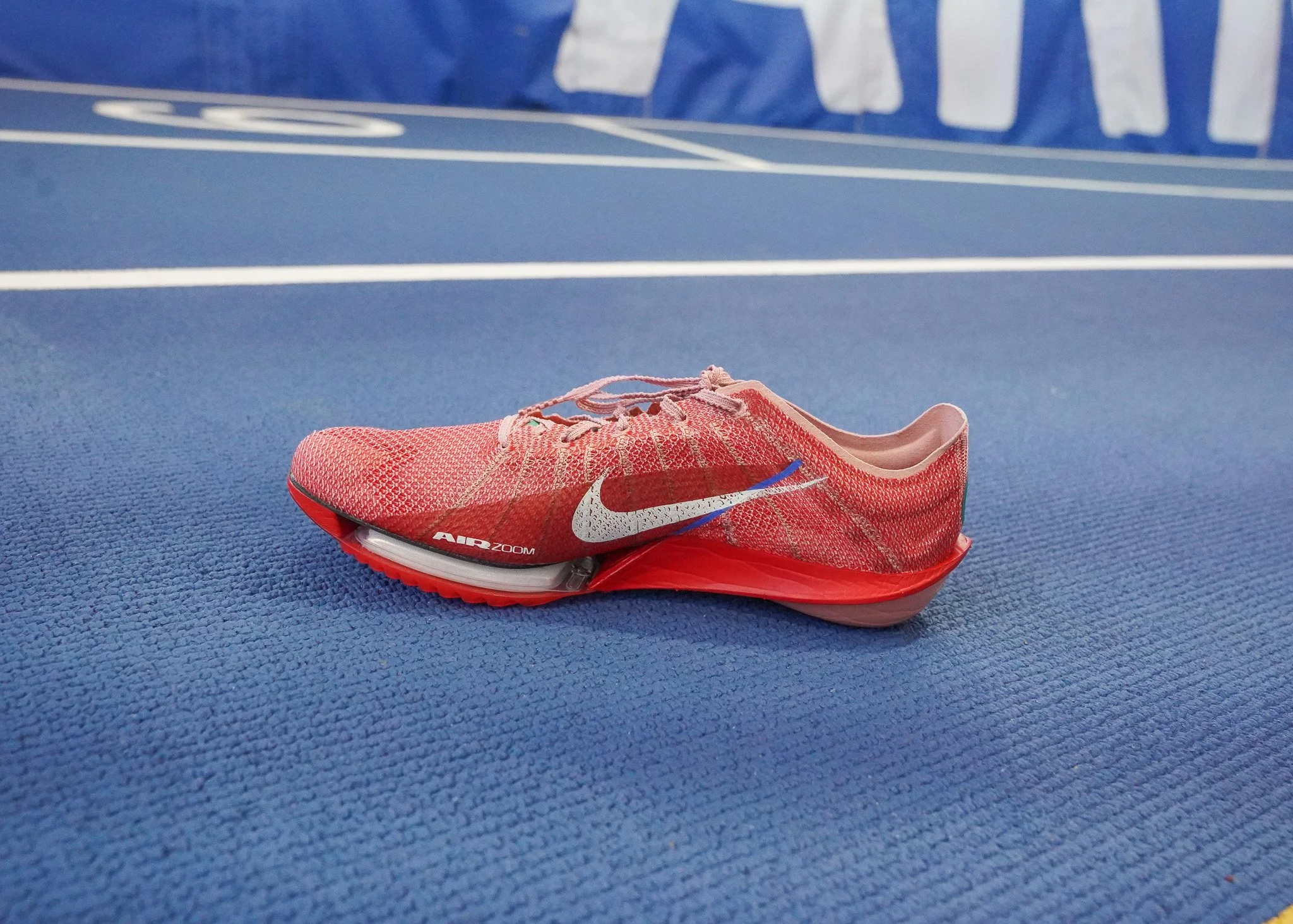 Nike Victory 2: Đôi giày chạy đỉnh cao cho vận động viên điền kinh Hinh anh 2: Nike Victory 2: Doi giay chay dinh cao cho van dong vien dien kinh