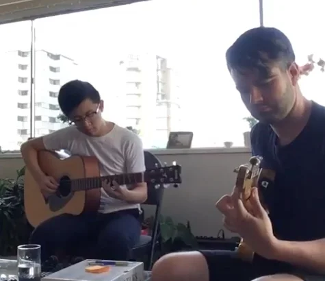 Jonathan plays Eric Clapton!