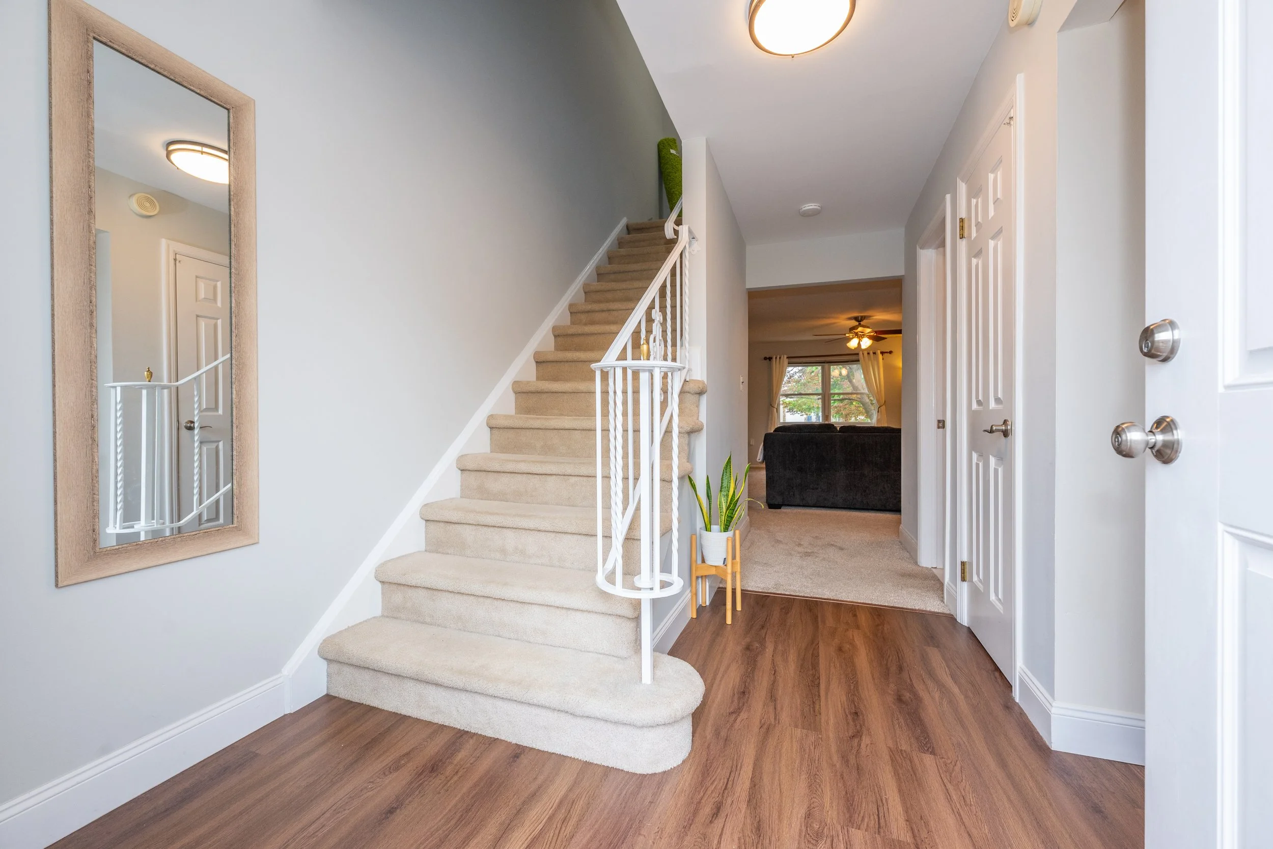 Photo 3_Entryway hall & stairs.jpg