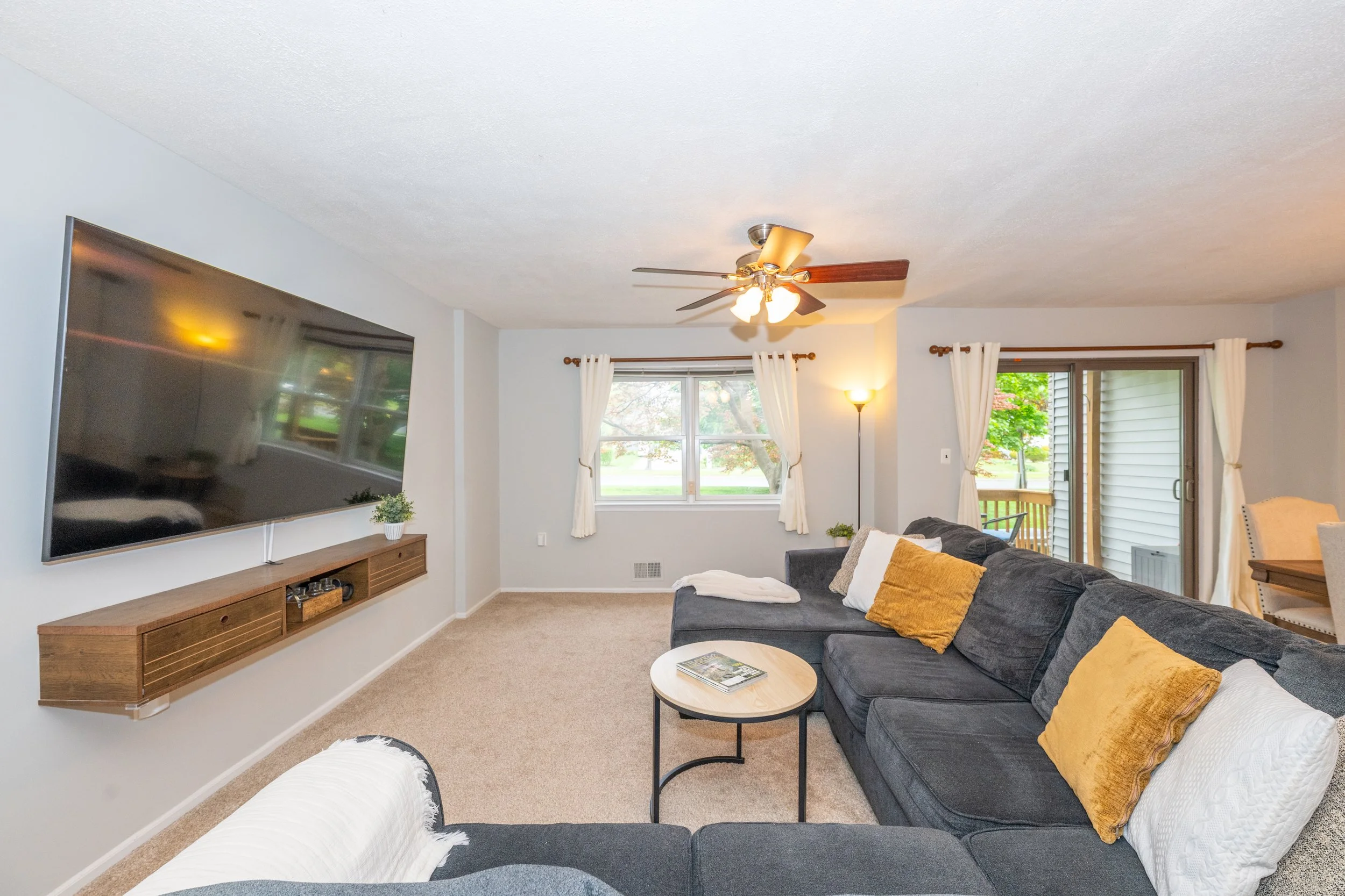 Photo 8_living room.jpg