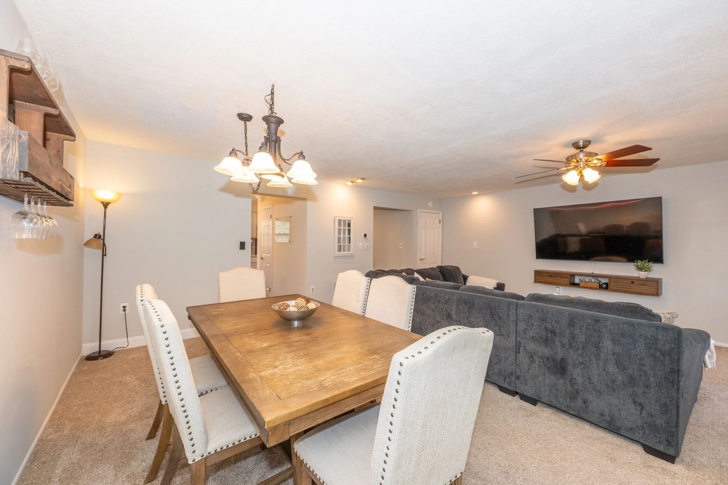 Photo 9_dining room.jpg