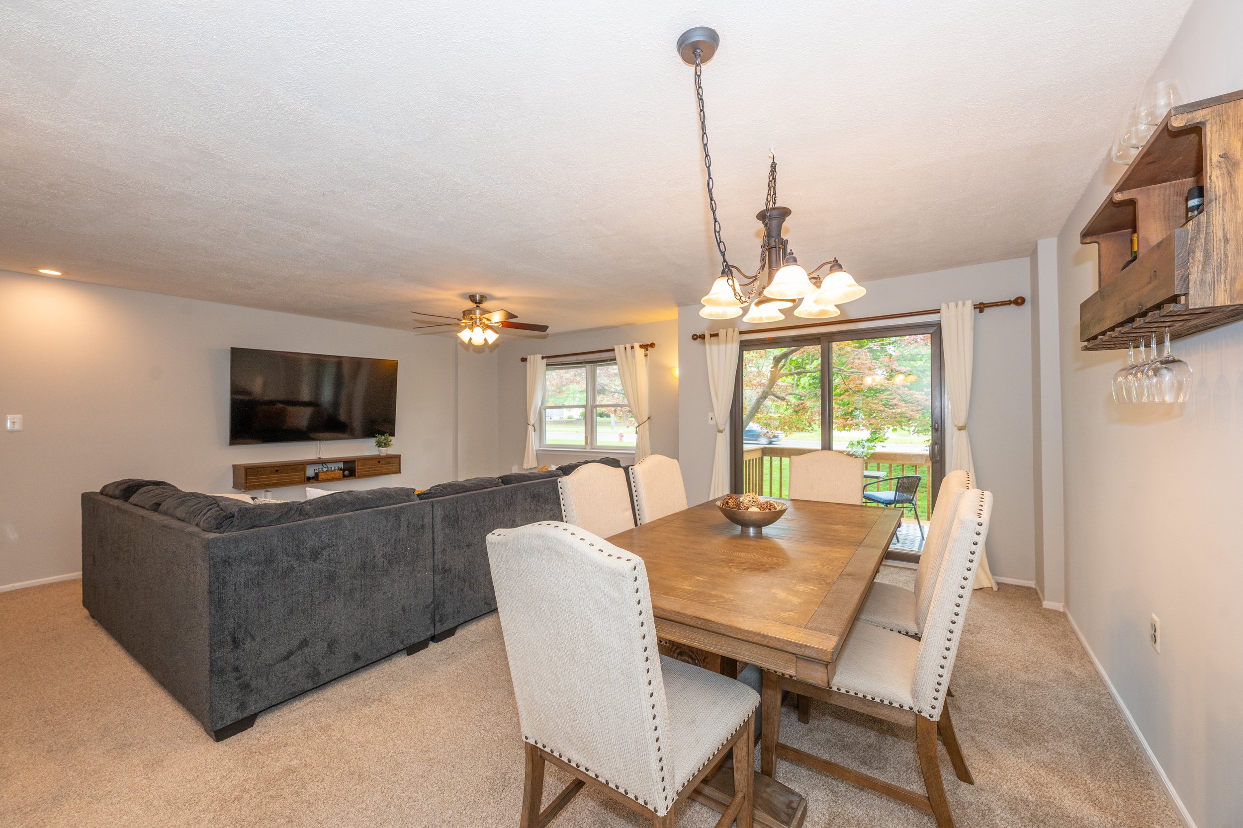 Photo 10_living & dining.jpg