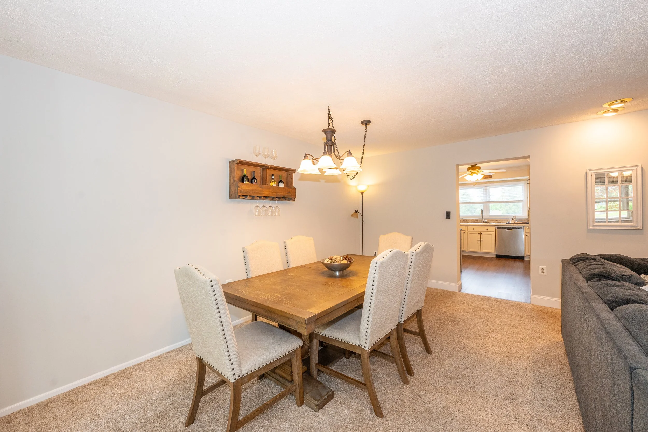 Photo 14_dining to kitchen.jpg