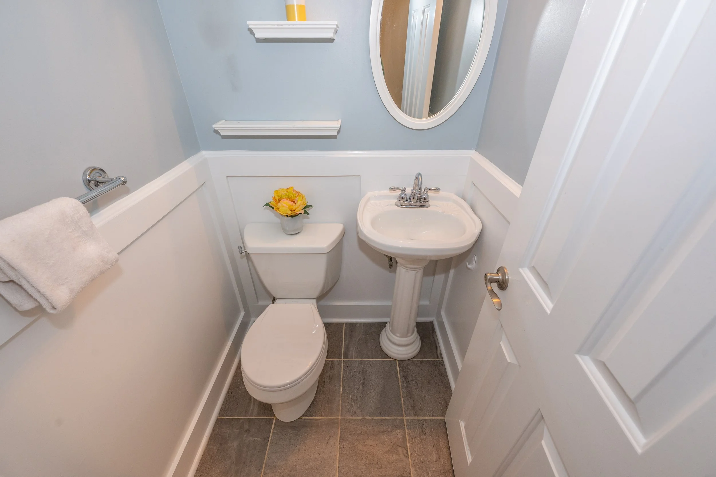 Photo 22_powder room.jpg