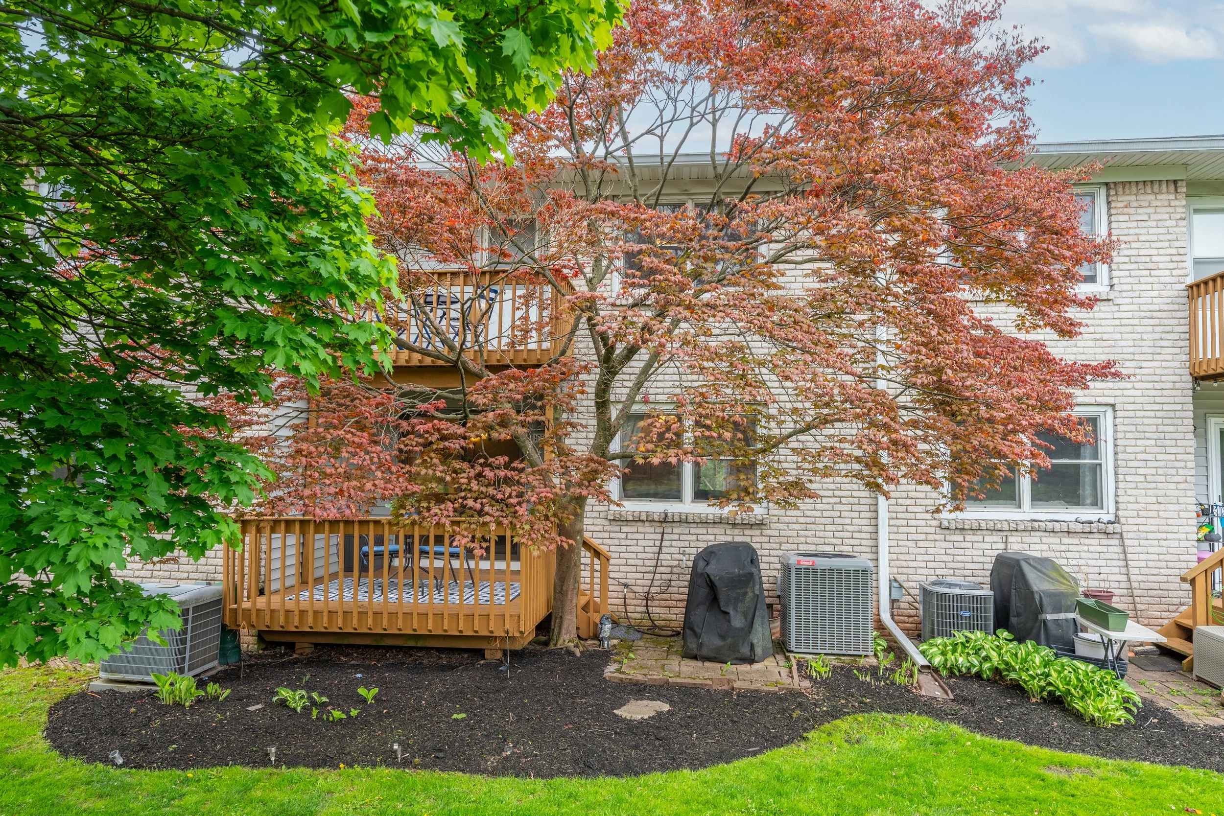 Photo 41_decks & yard.jpg