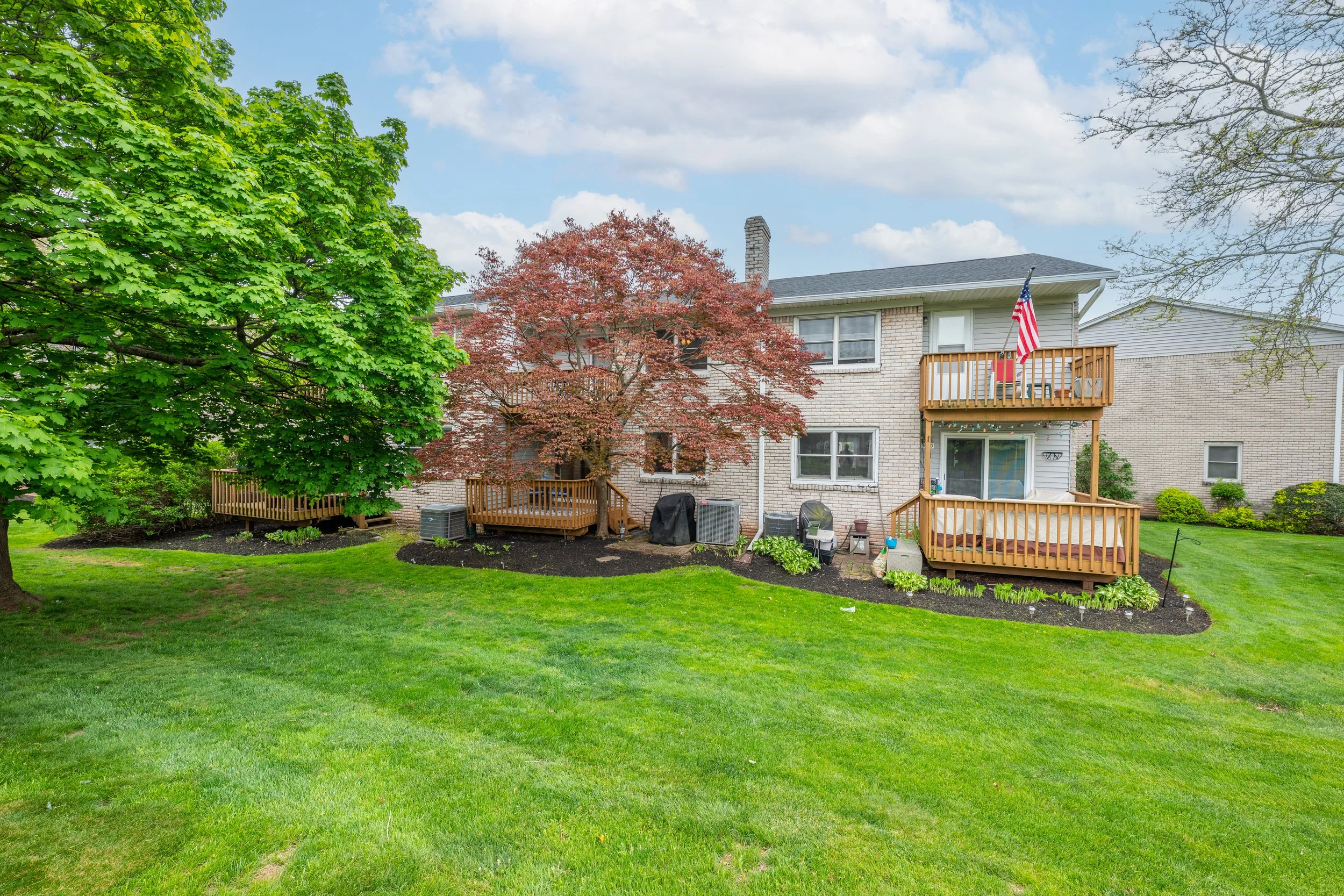 Photo 42_decks & yard.jpg