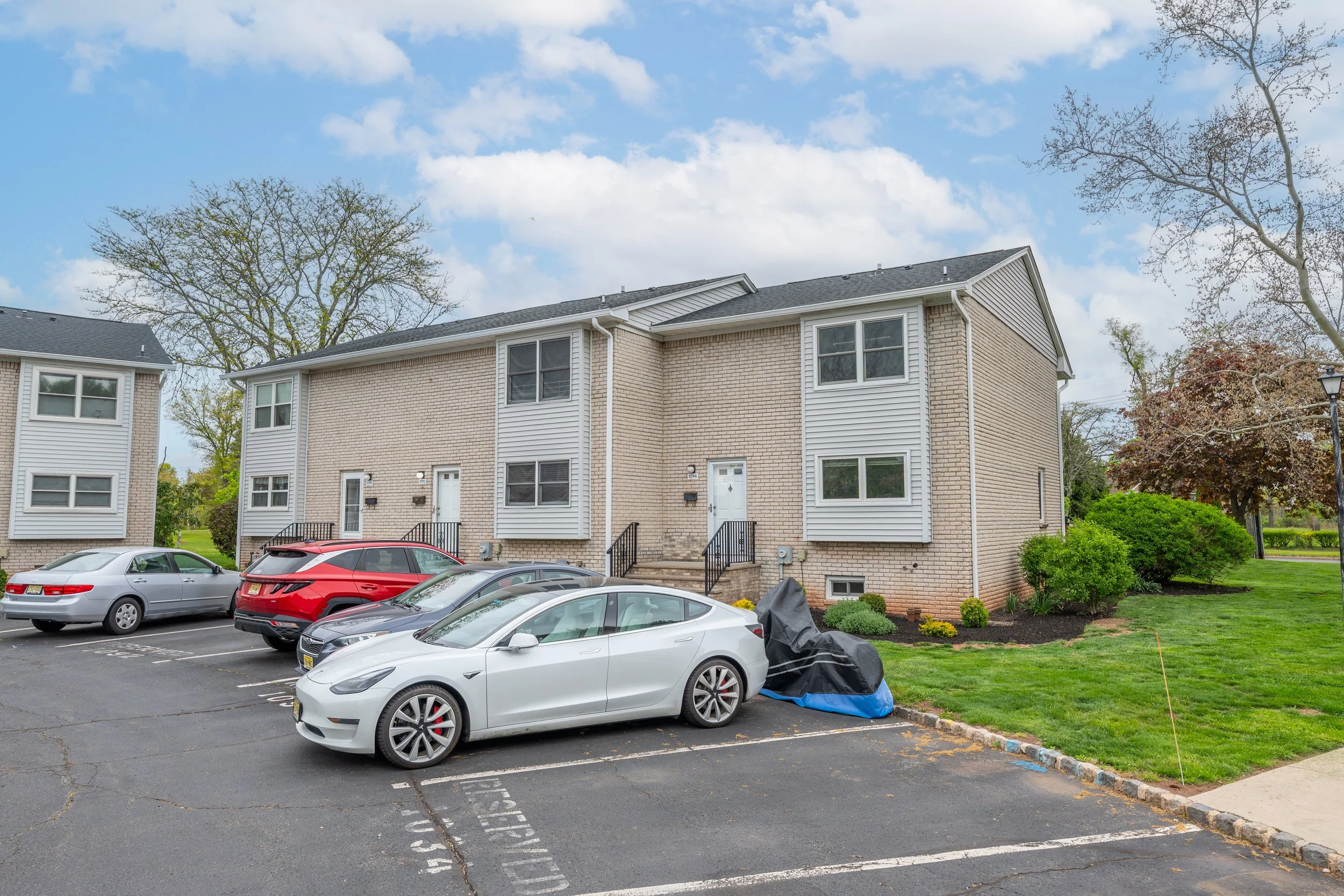 Photo 44_side view w_ parking.jpg