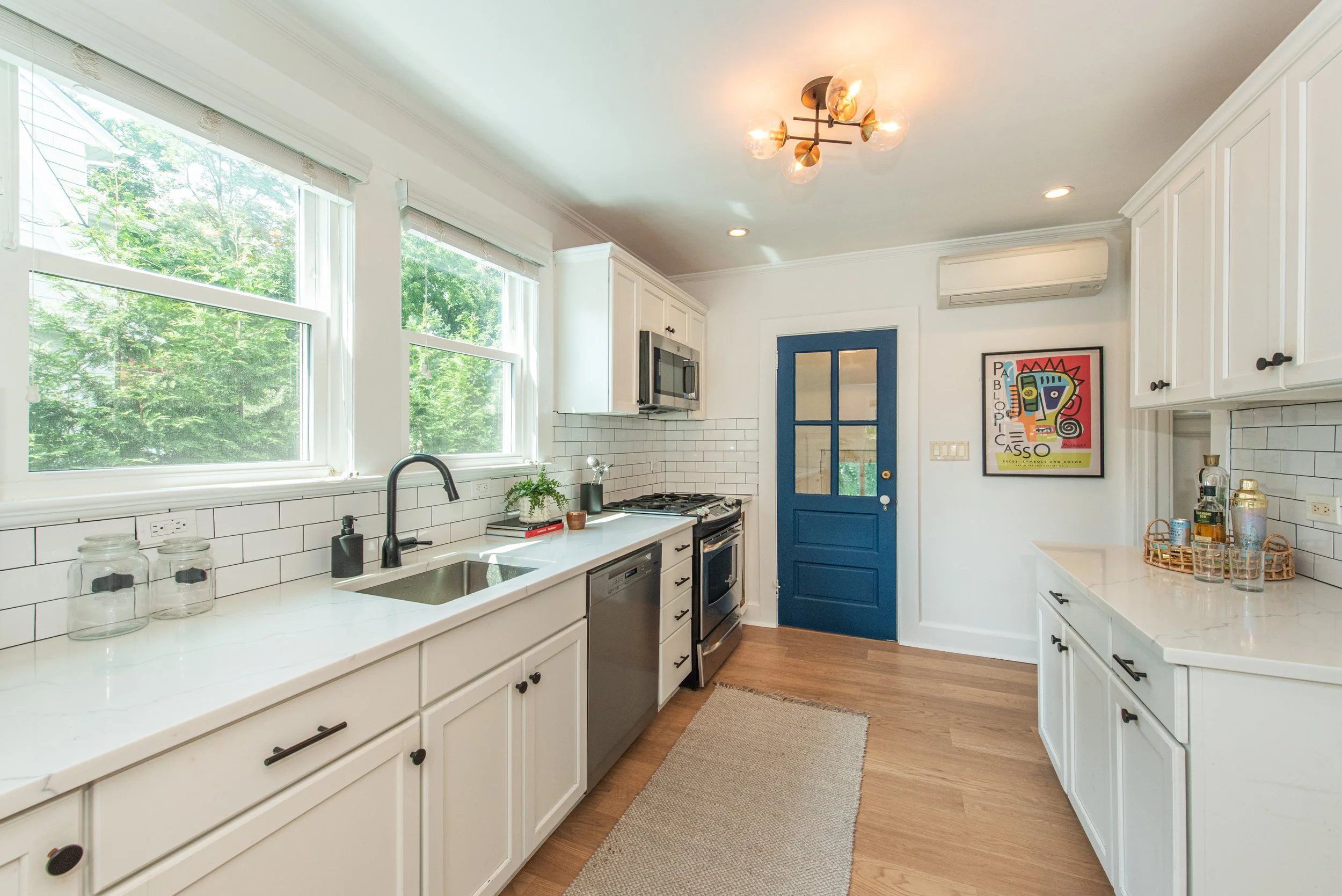 11 Modern Kitchen.jpg