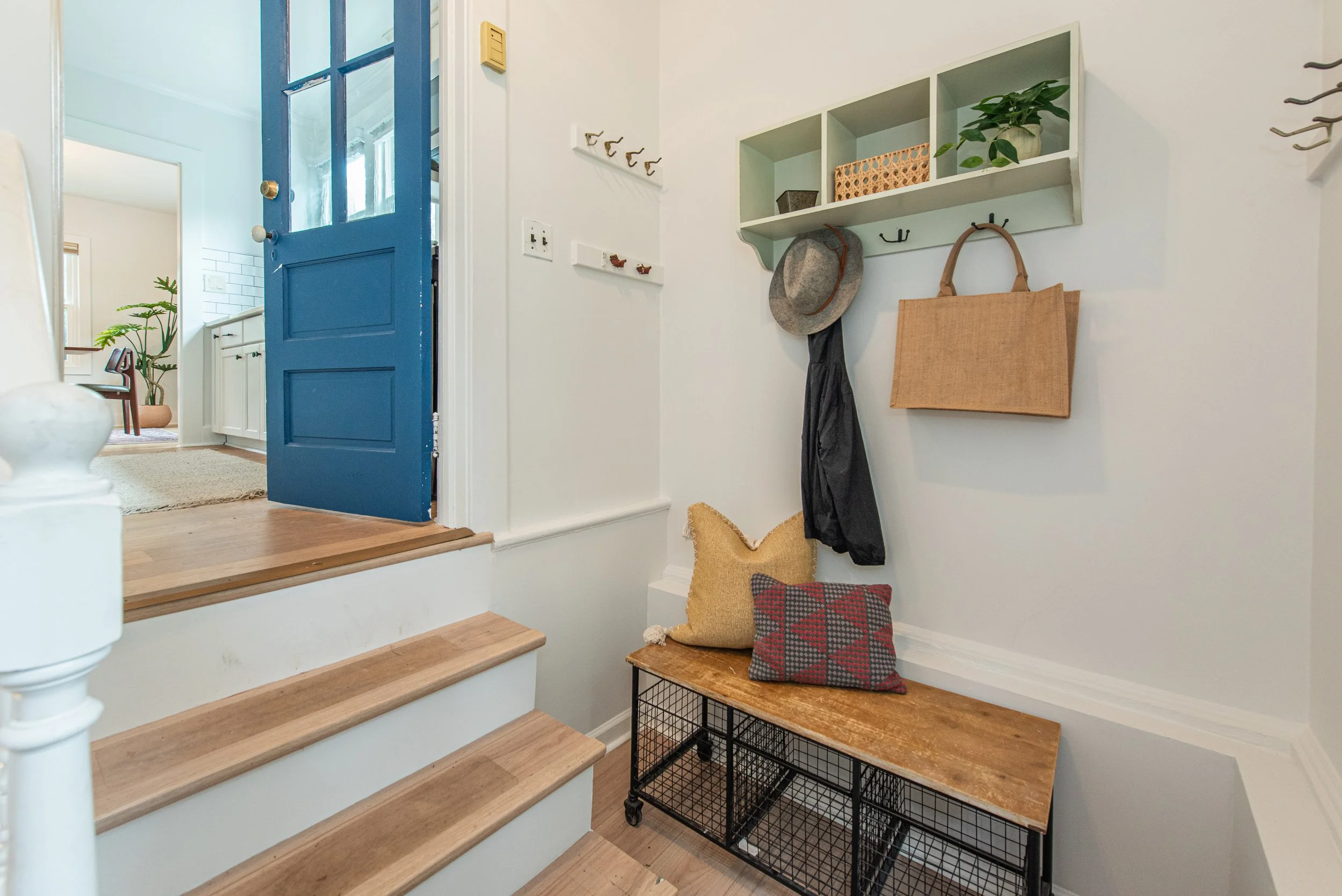 16 Rear Entry Landing.jpg