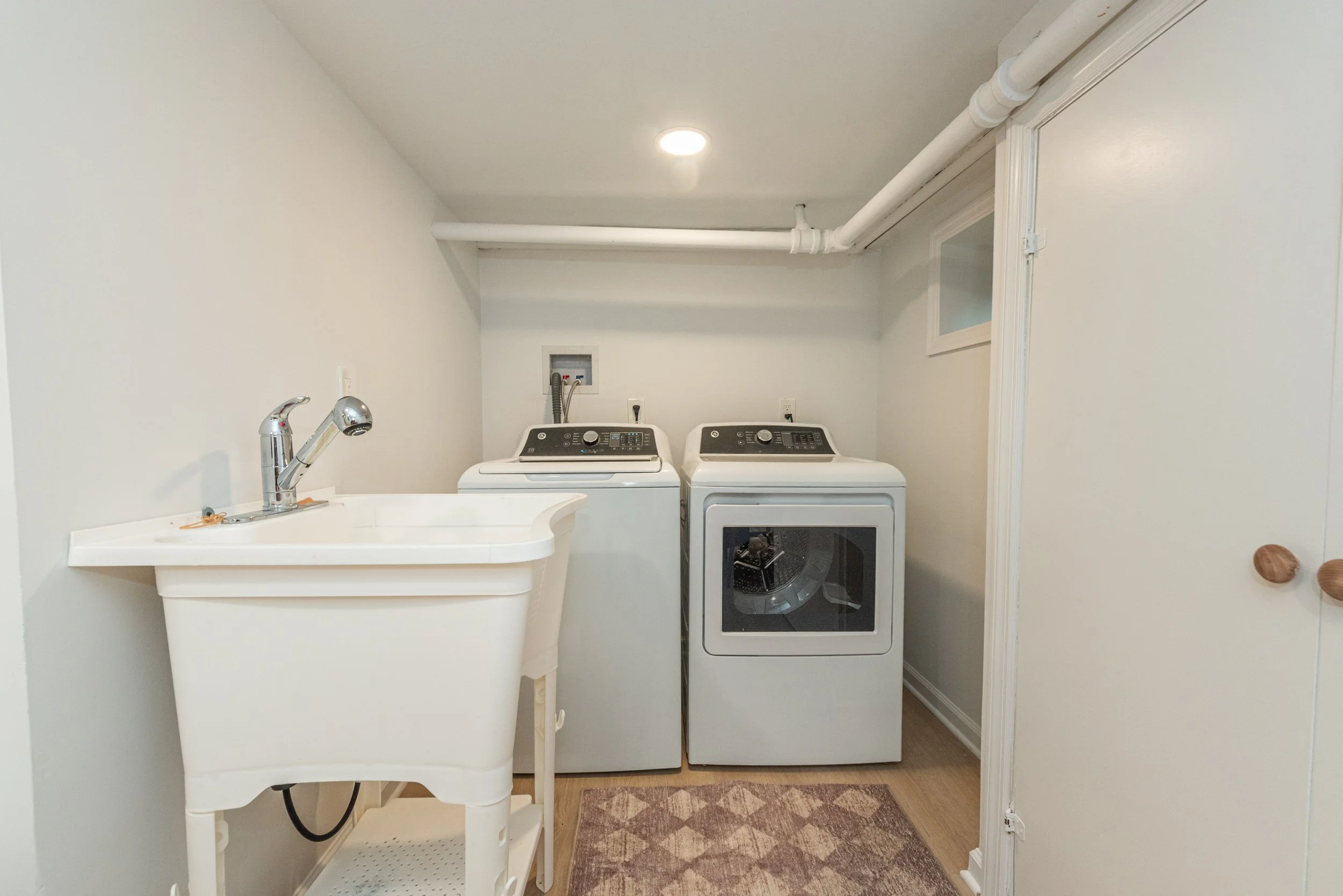 29 Laundry Area in Basement.jpg