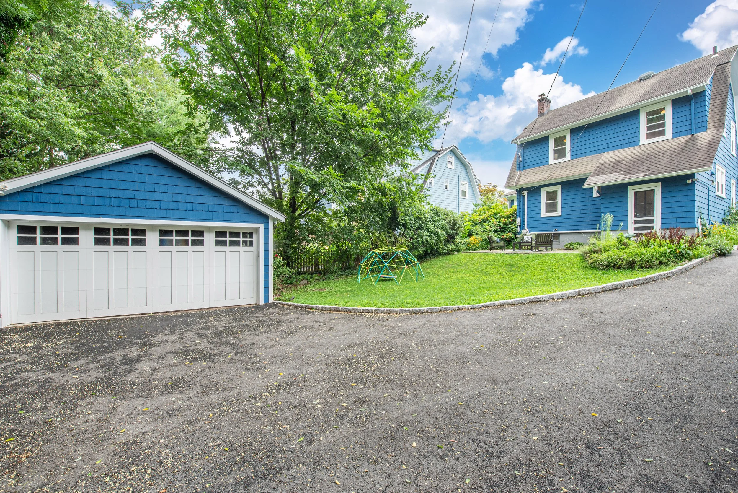 31 Long drive w 2-car garage.jpg