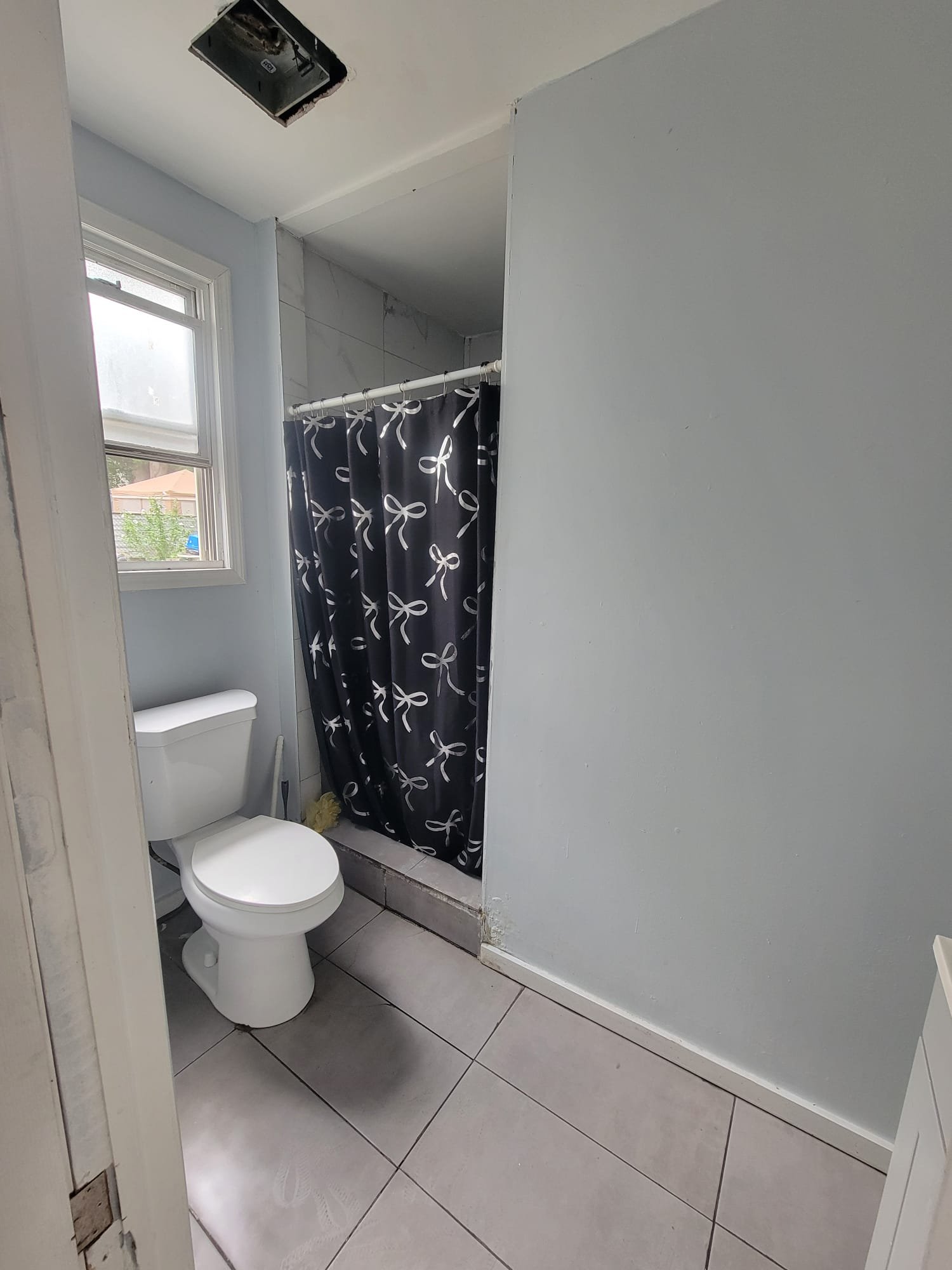 6 bathroom.jpeg