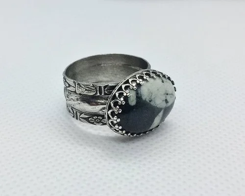 Triple Band Textured Ring with Chinese Writing Stone (Size 7)