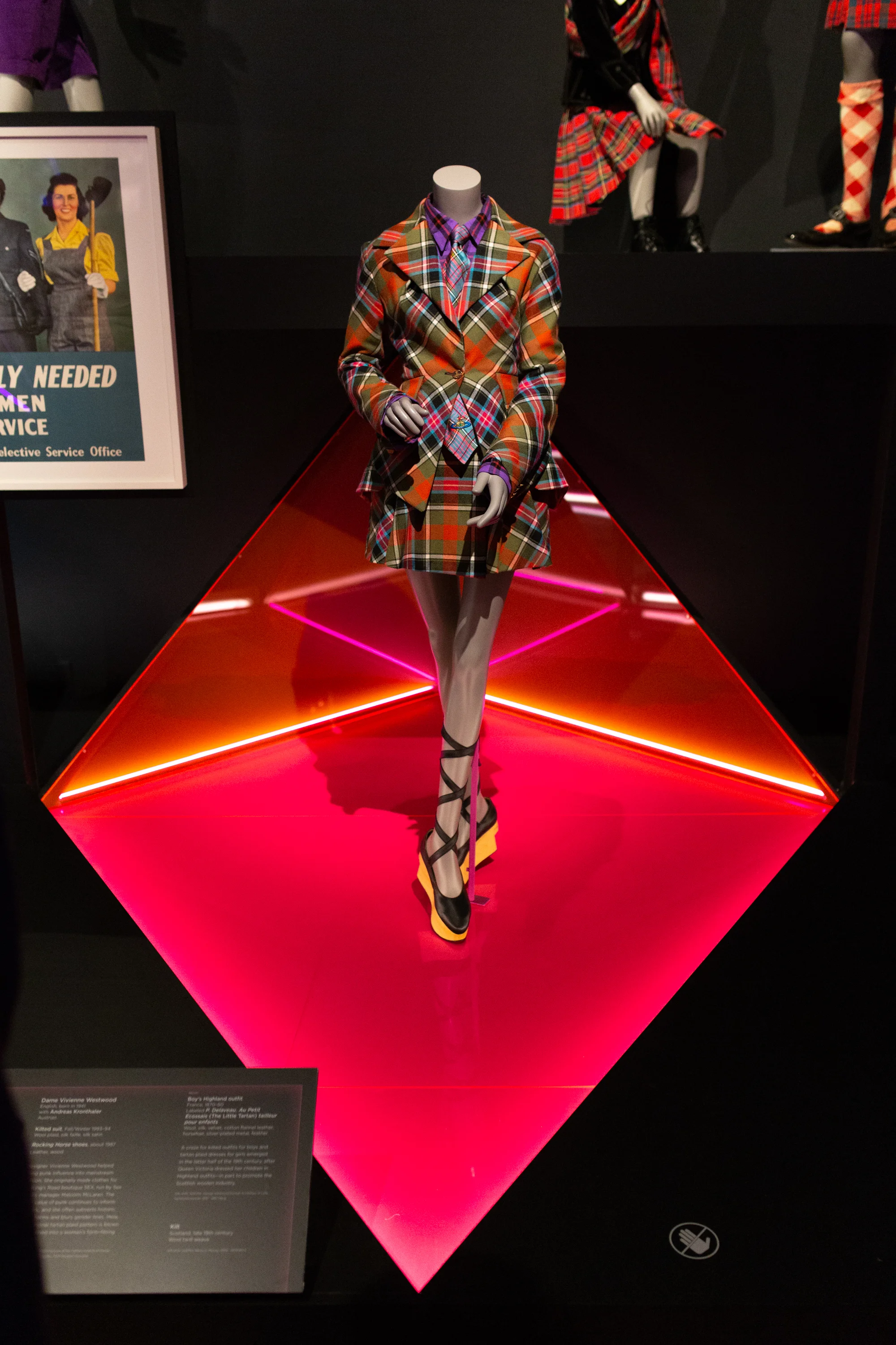 26_Photo credit Michael Blanchard_Gender Bending Fashion.jpg