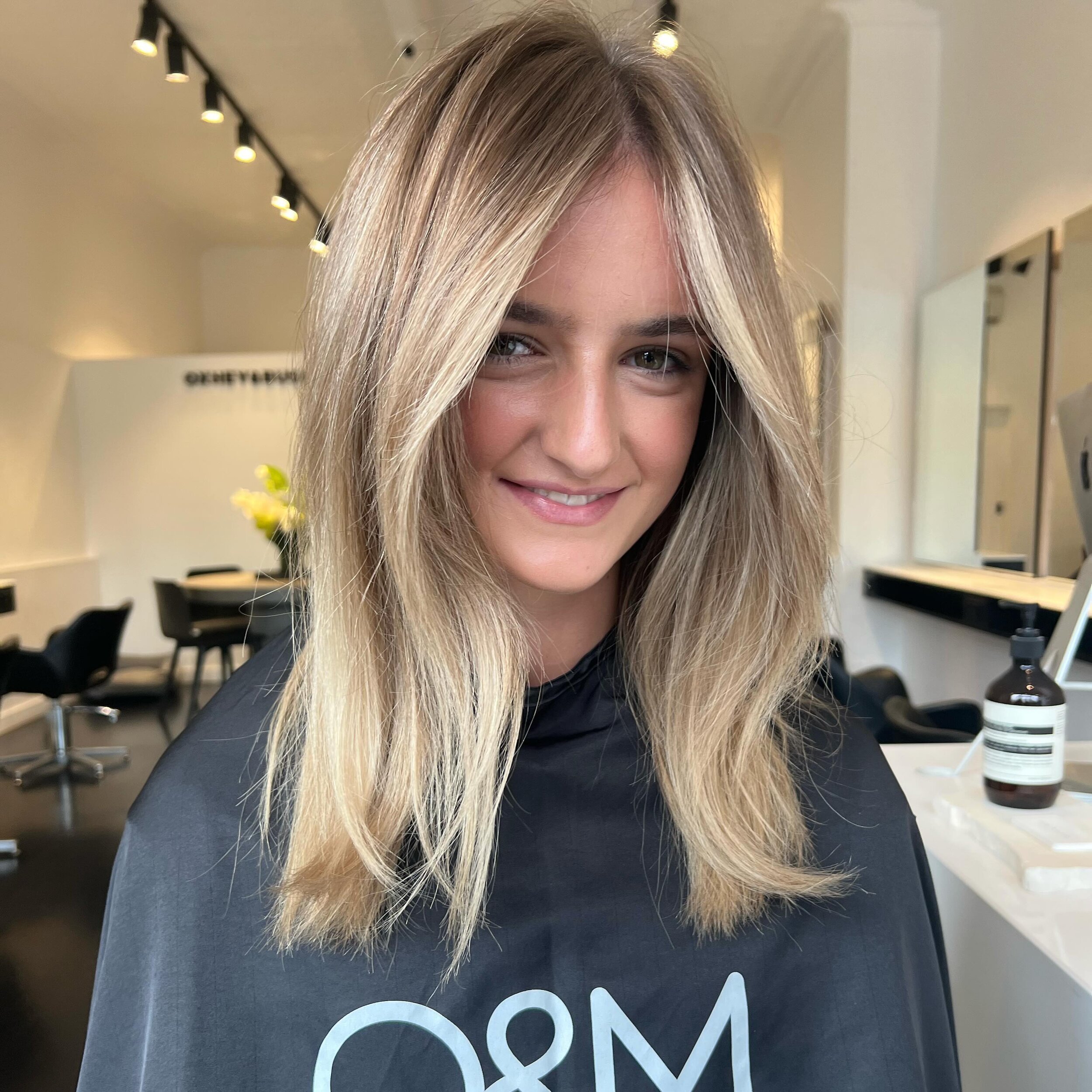 Taylah came into the salon wanting to go darker from being a bright blonde. Jacob created this gorgeous colour adding in lowlights to give depth and we are obsessed. 

Using @powernetworkanz, styled with @originalmineral and @ibizahairtools_aus #oxhe