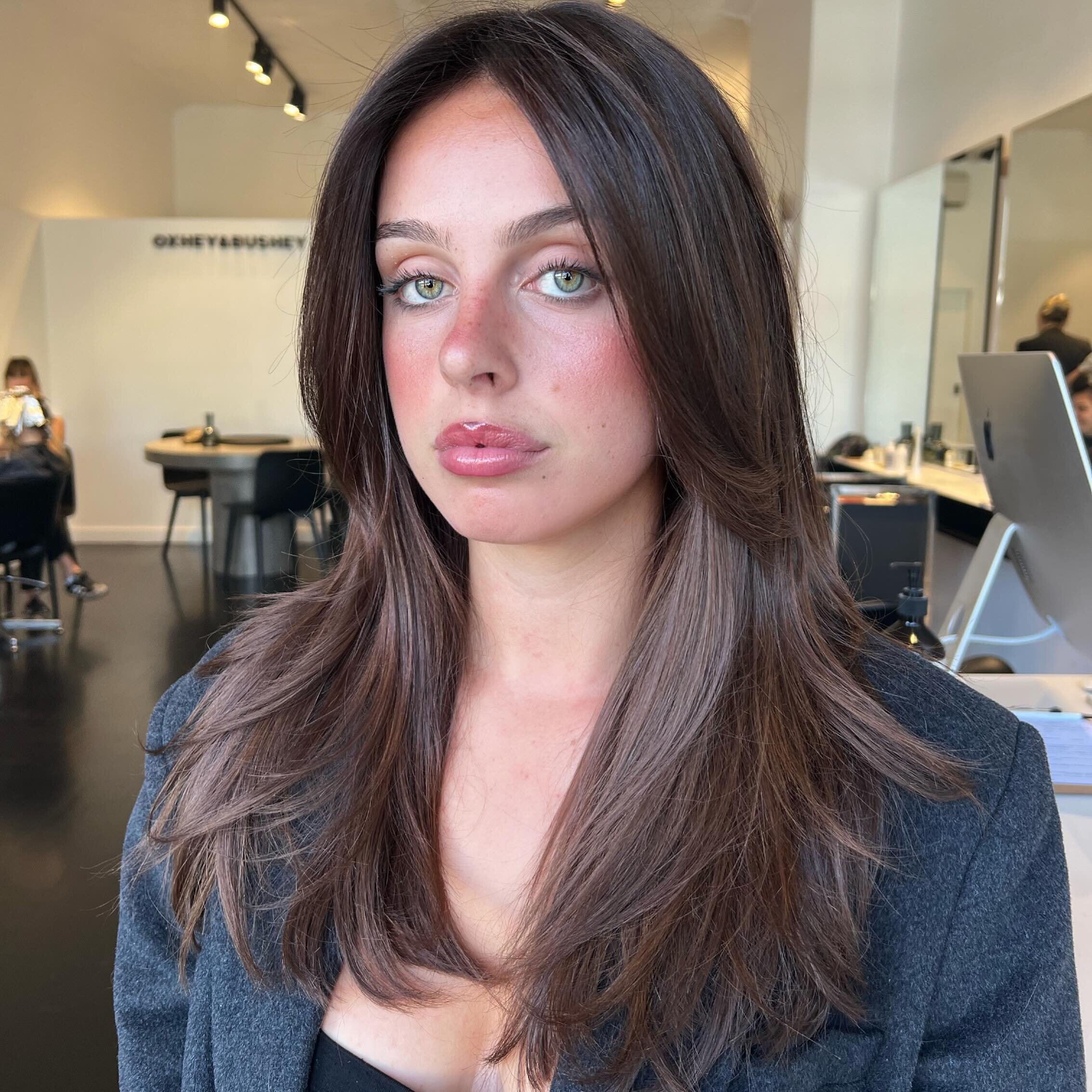 HEALTHY HAIR ERA 🤎

@mikaelagiblin came into the salon wanting to enhance her natural colour, focusing on hair health and shine. Transitioning from blonde to this stunning chocolate brown. 

Jacob created this colour using @powernetworkanz + @olaple