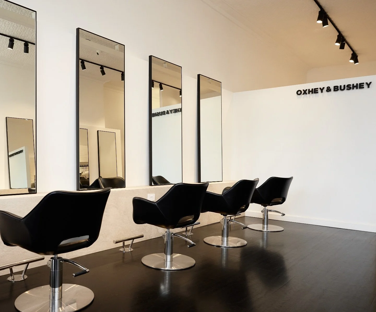 At Oxhey we have an amazing team of stylists ready to create your dream hair. 🫶🏻

We love to welcome fresh new faces into our space, with an extremely talented team specialising in all things beautiful hair. Waiting to give you the Oxhey experience