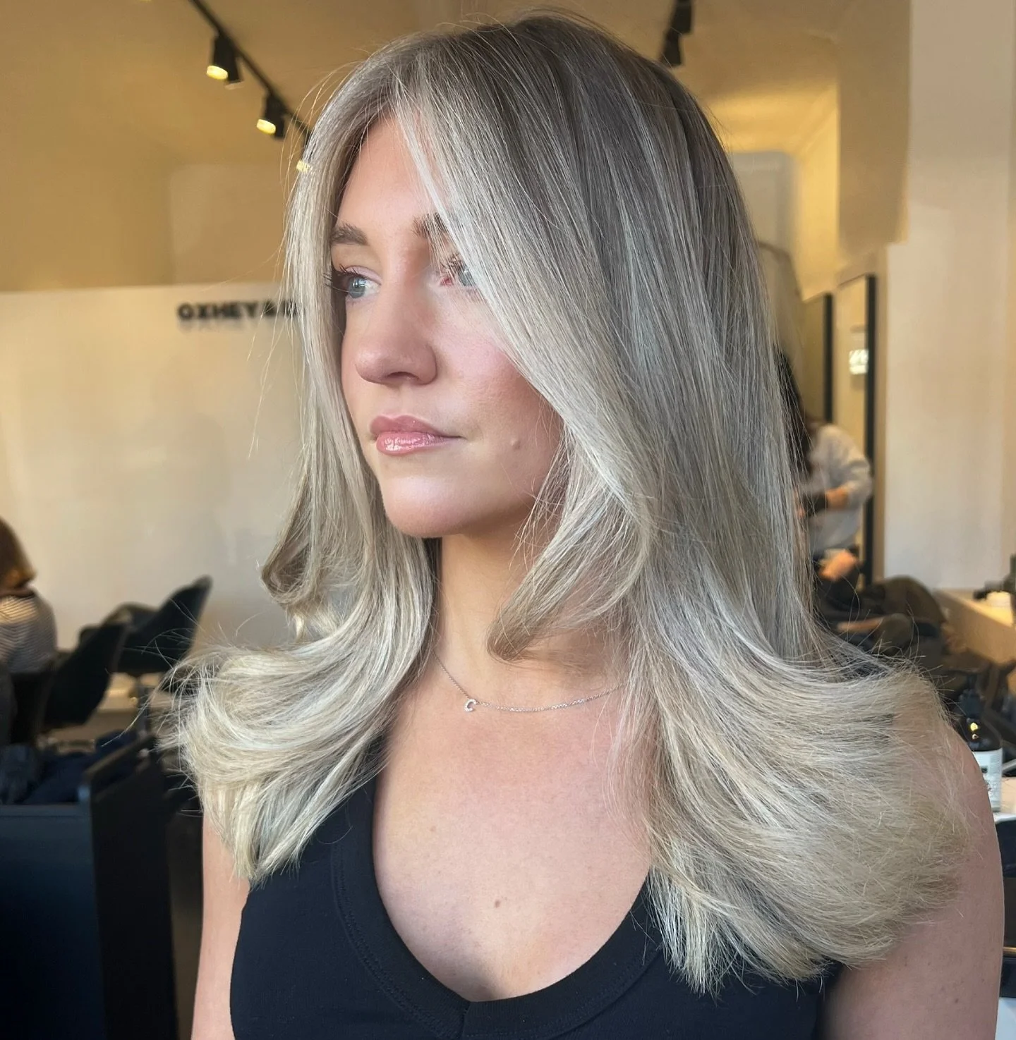 COURTNEY 🤍

Coloured by @chelsea_oxheyandbushey using @redkenpro_anz 
Styled using @ghdhair_anz, @davines_australia + @colorwowhair #oxheyandbushey 

#melbournehairdresser #healthyhair #blonde