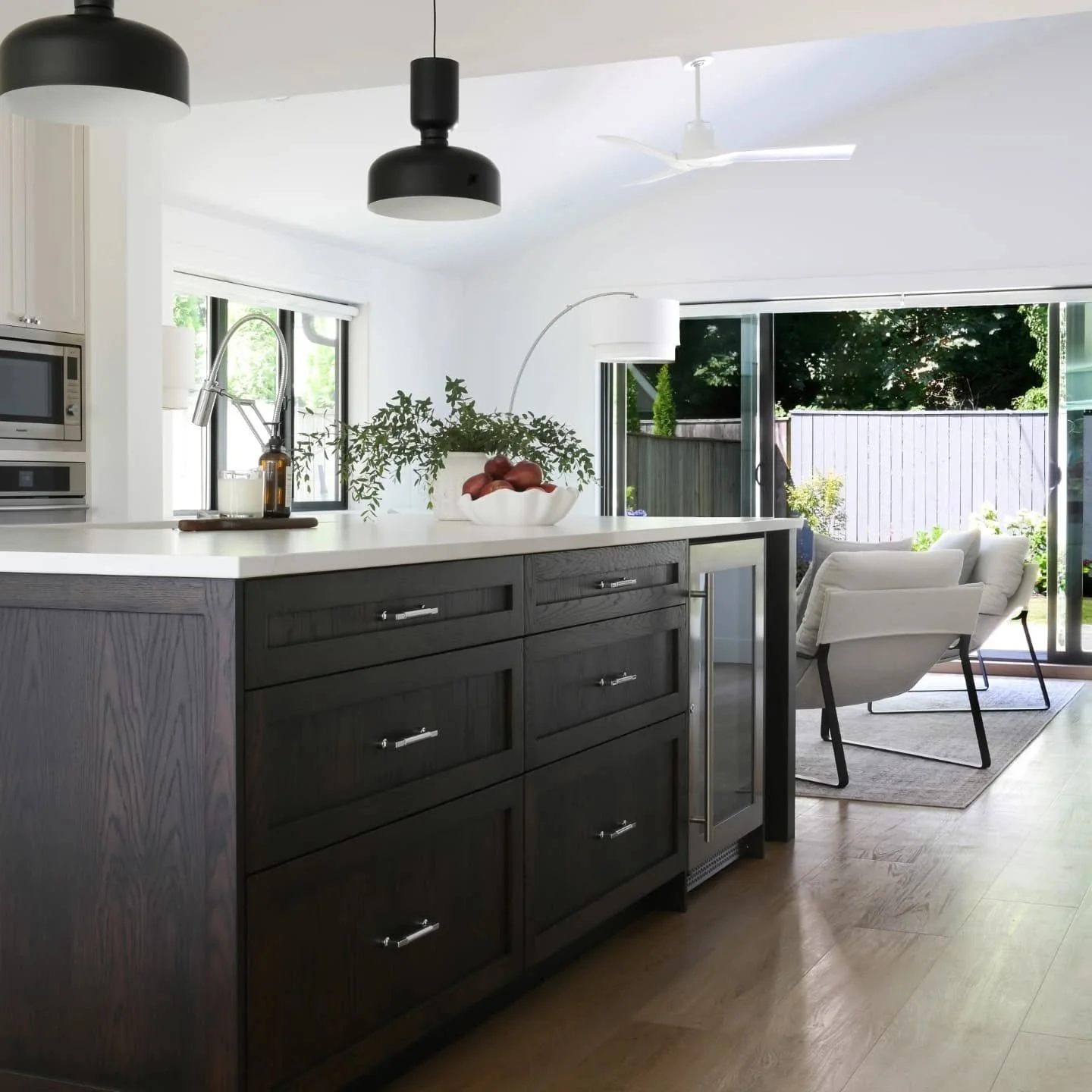 ☀️ Big doors. Natural light. Easy living. 🌿
This North Vancouver home is all about flow&mdash;where the kitchen, living, and patio feel like one big space. Perfect for morning coffee, family dinners, or just soaking in those long summer evenings.

W