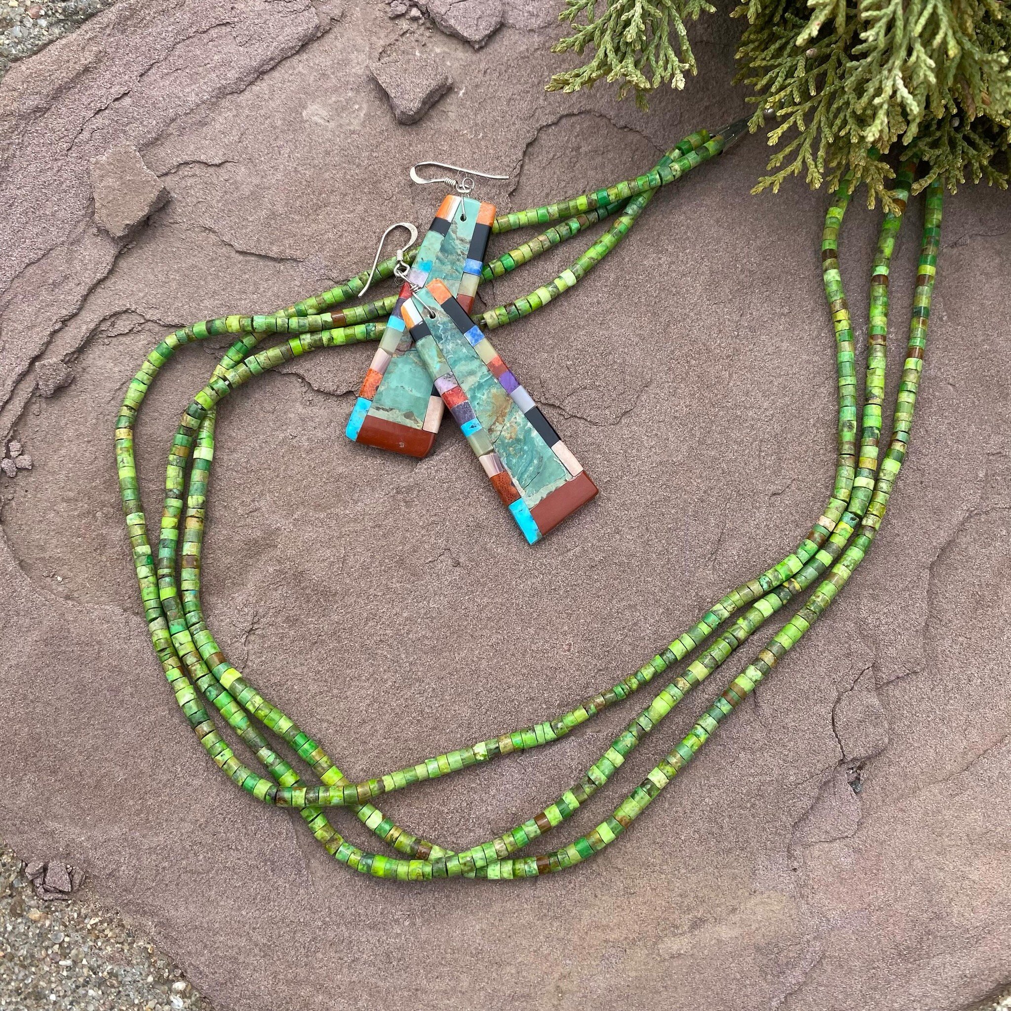 Three Strand Stennich Turquoise Heishe&hellip;&amp; beautiful mosaic Earrings, both from the Kewa Tribe in The Land of Enchantment ~ New Mexico~ this style of jewellery has been made by the peoples of the American SouthWest for over 2,000 years 🌞🌞?