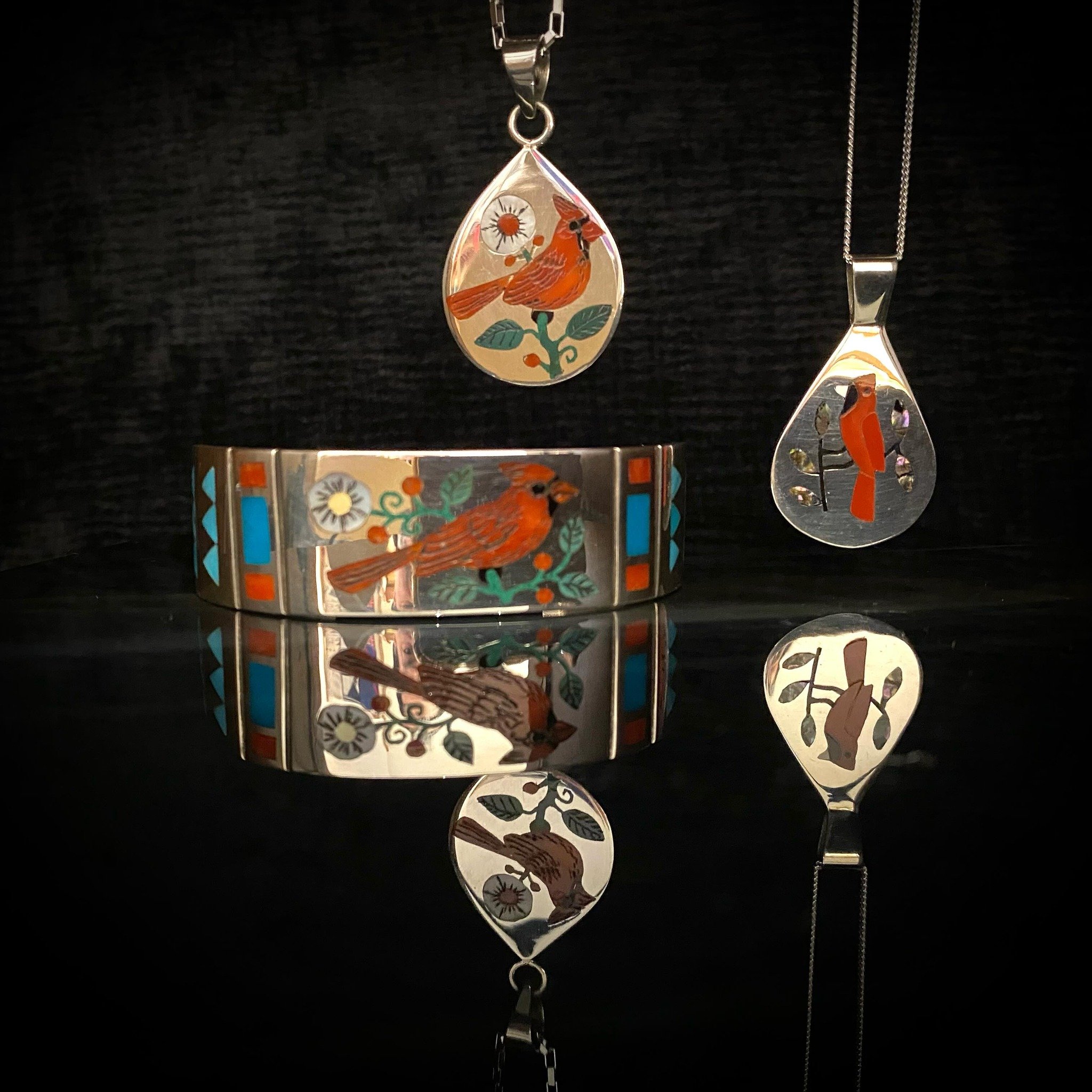 A little bird told me&hellip;❤️❤️❤️ Some Luxurious Zuni Cardinals ❤️❤️❤️ an ancient tradition , here done in coral, turquoise, malachite &amp; mother of Pearl &hellip; on sterling silver&hellip; a lifetime of treasuring &hellip; #SouthWestTrader #Mot