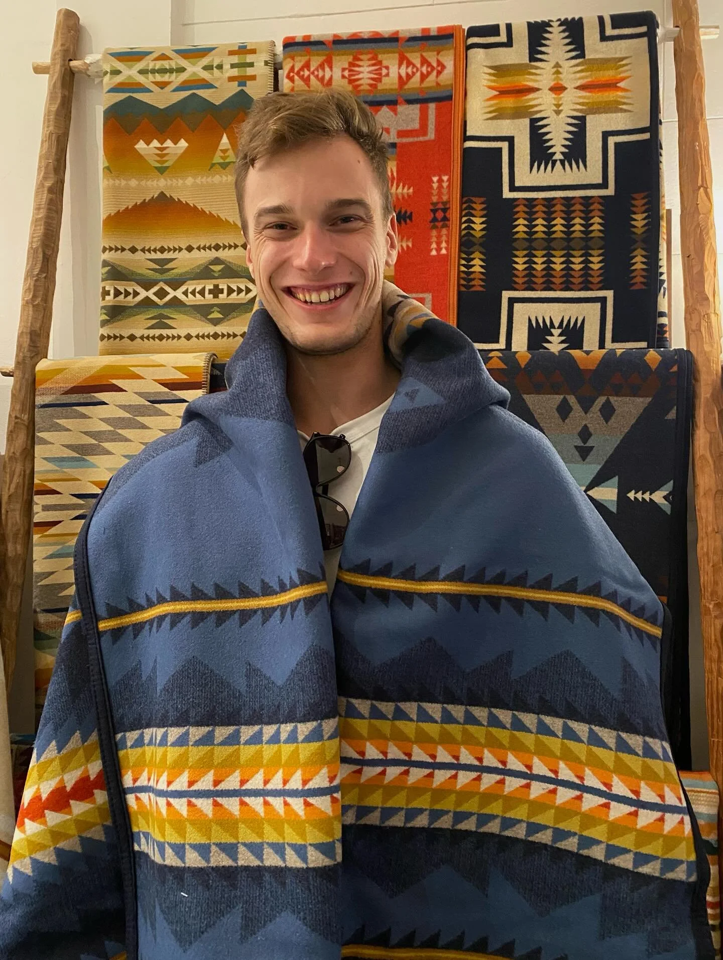 Just in time to try the New Pendleton Release ~ CASCADIA ~ &hellip; SWT Alumni Sebastien has popped in during a quick trip from Paris 🥂 so great seeing the kid (who seems to have grown even taller😂)! Blanket availiable in store 93322311