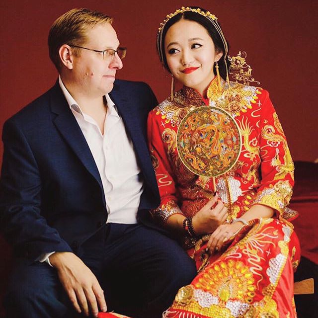 Story behind the tradition - The wedding gown and accessories.
⠀⠀
Chinese culture decoration means: ⠀⠀
- The bride was wearing a chinese traditional red wedding gown called 秀禾(xiuhe). Red means good luck and prosperity in the Chinese culture. The gro