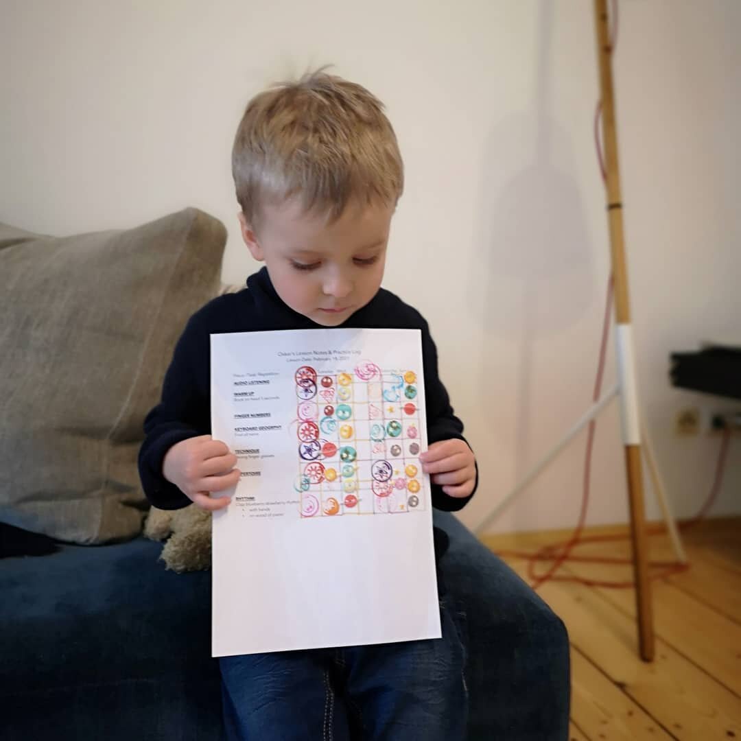 Oh, the joy of marking things off a list 📃🎉

Oskar, age 3, is learning early that consistency, even a 10 minute practice each day, leads to enormous results down the line.

Every little thing we do matters and will deliver us our future selves. ❤️ 