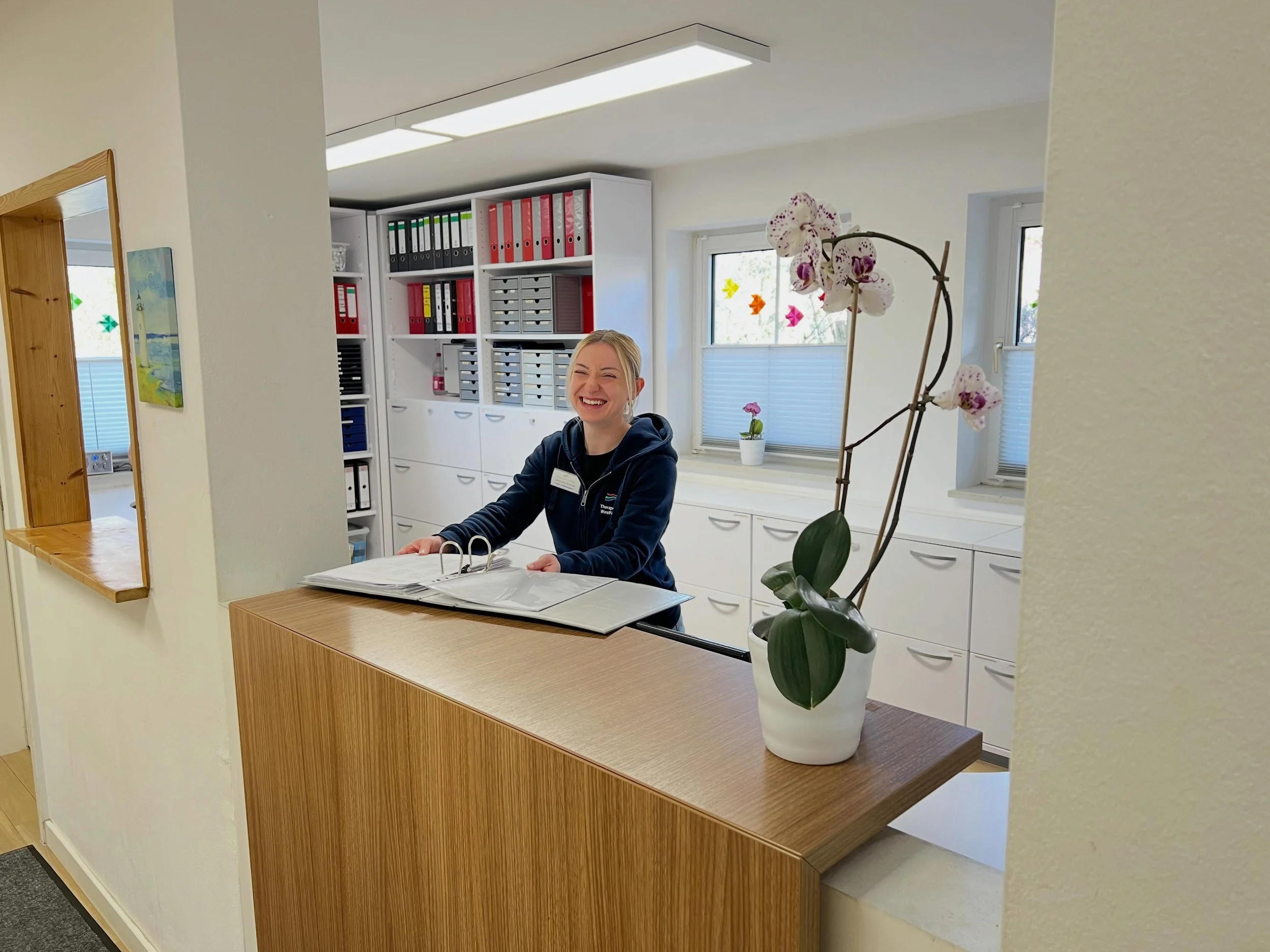 Happy Monday!
❤️💙💚❤️💙💚❤️💙💚

Wir w&uuml;nschen allen einen guten Wochenstart &ndash; aus dem &Auml;rztehaus!

Und denken uns: Ein offenes Ohr, ein freundliches Wort und ein herzliches Willkommen kann jede:r gut gebrauchen, oder? 🫶🏻

Unsere lie
