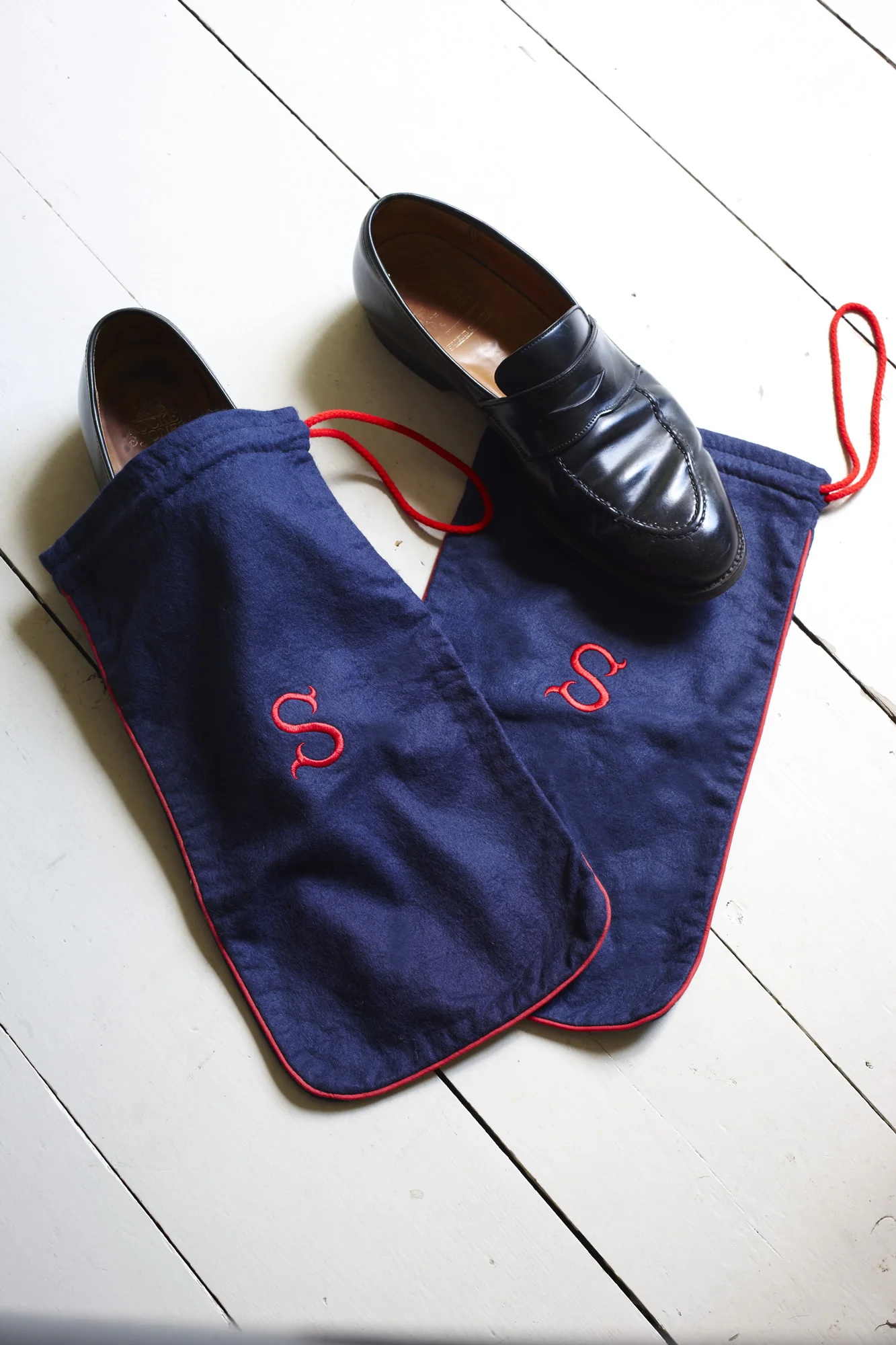 Navy/Red Pair of Shoe Bags