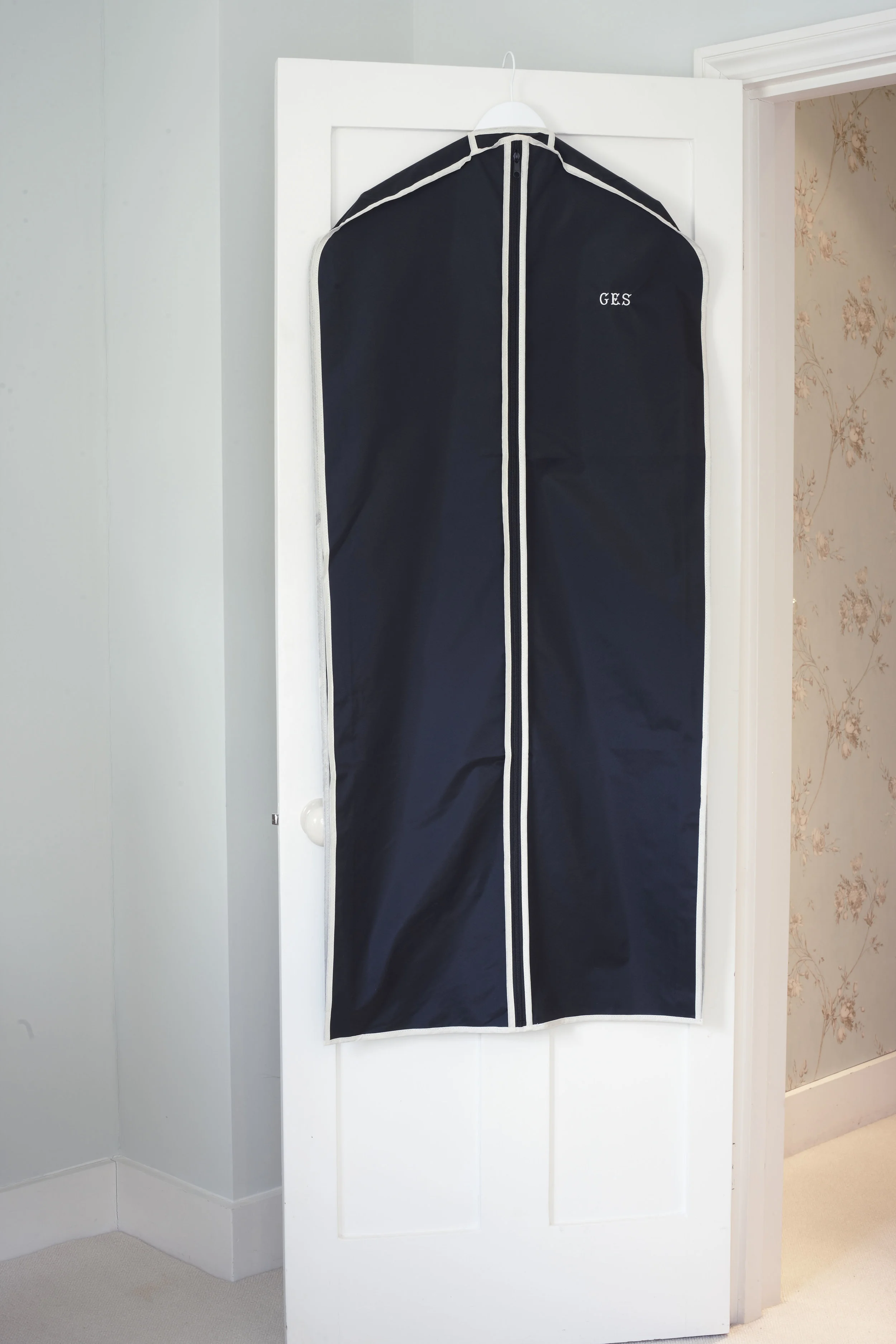 Black/Ivory Clothes Cover 52"