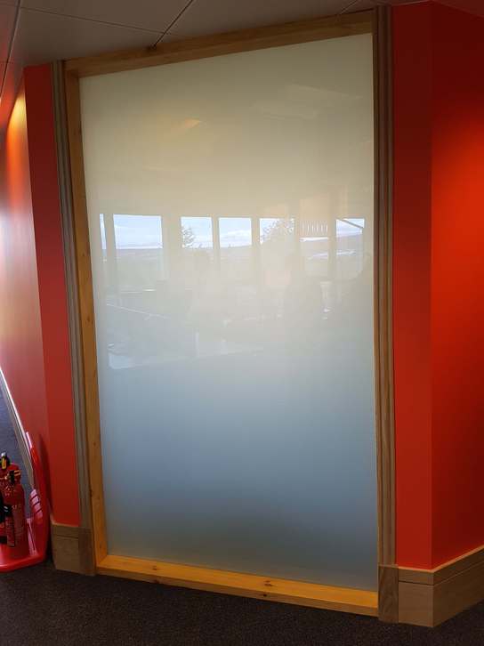 SWITCHABLE GLASS WINDOW FOFF.jpg