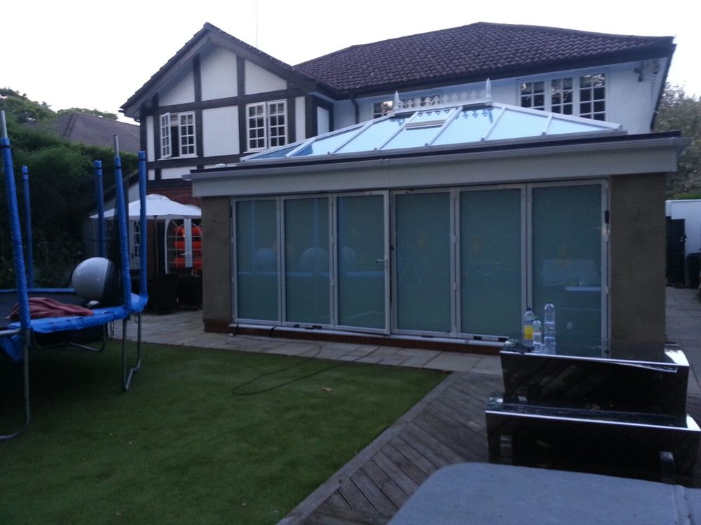 FOLDING DOORS WITH ELECTRIC PRIVACY GLASS - OFF.jpg