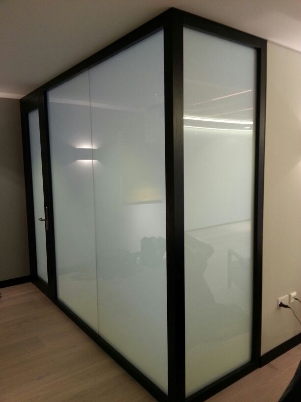 SWITCHABLE OFFICE GLASS.jpg