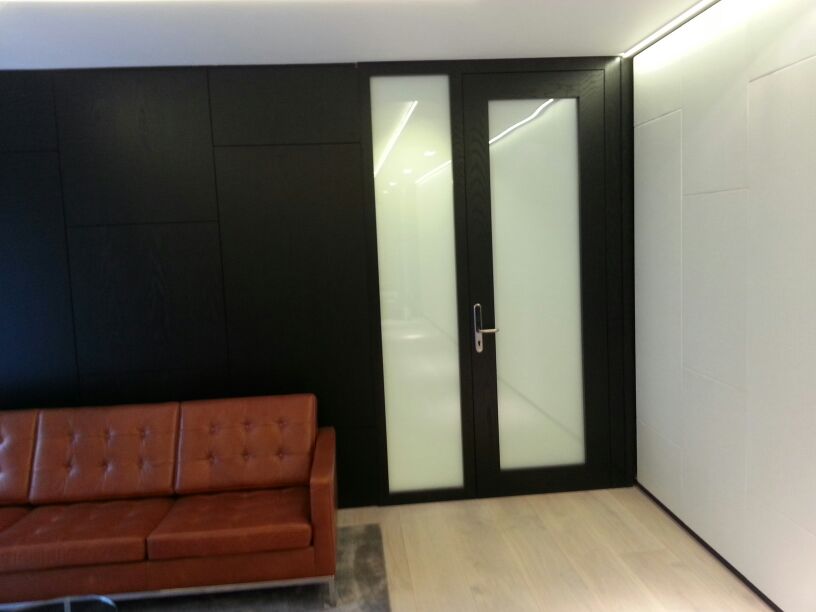 SWITCHABLE SMART GLASS OFFICE DOOR.jpg