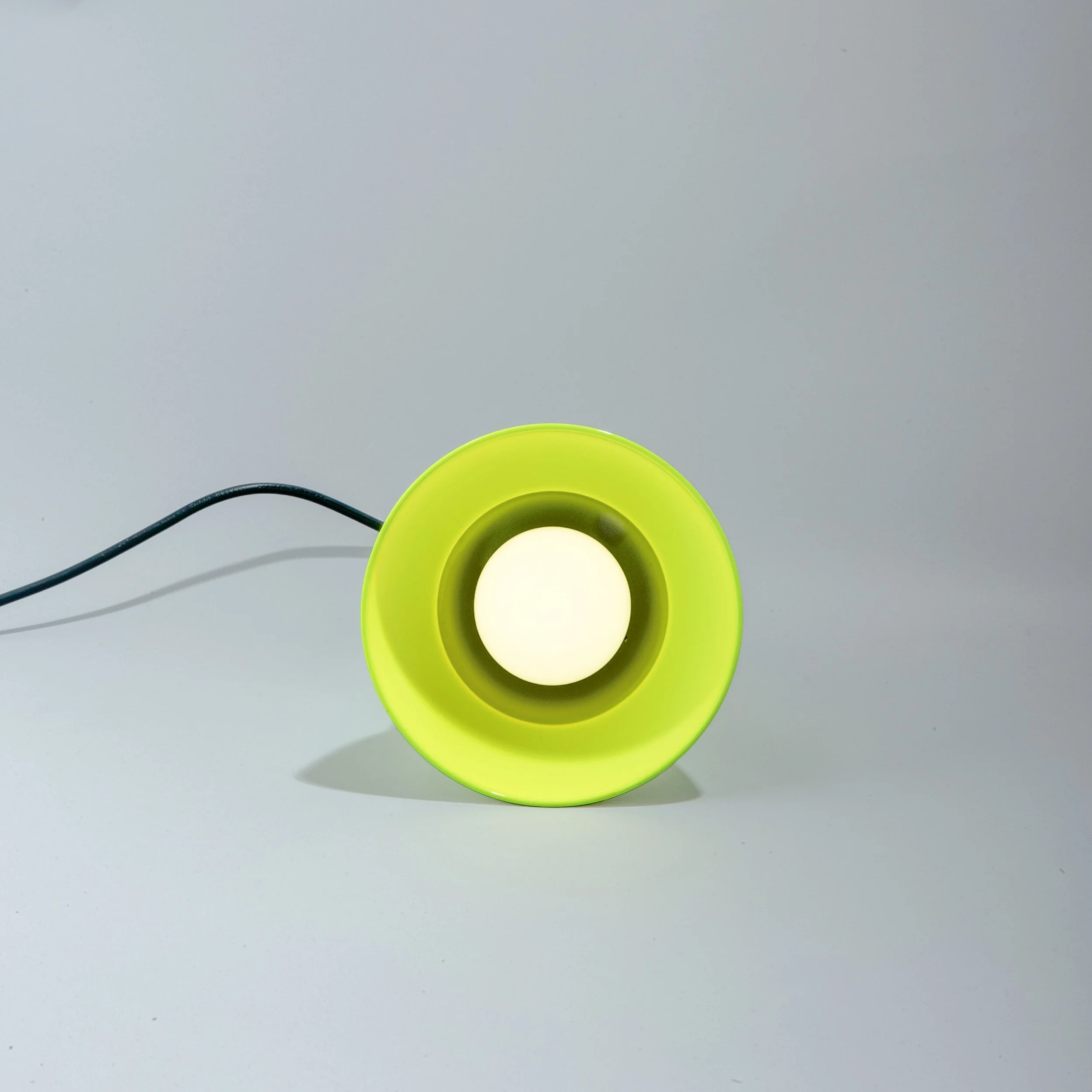 casper_roly_lamp_neon_yellow_front1DX_0056.jpg