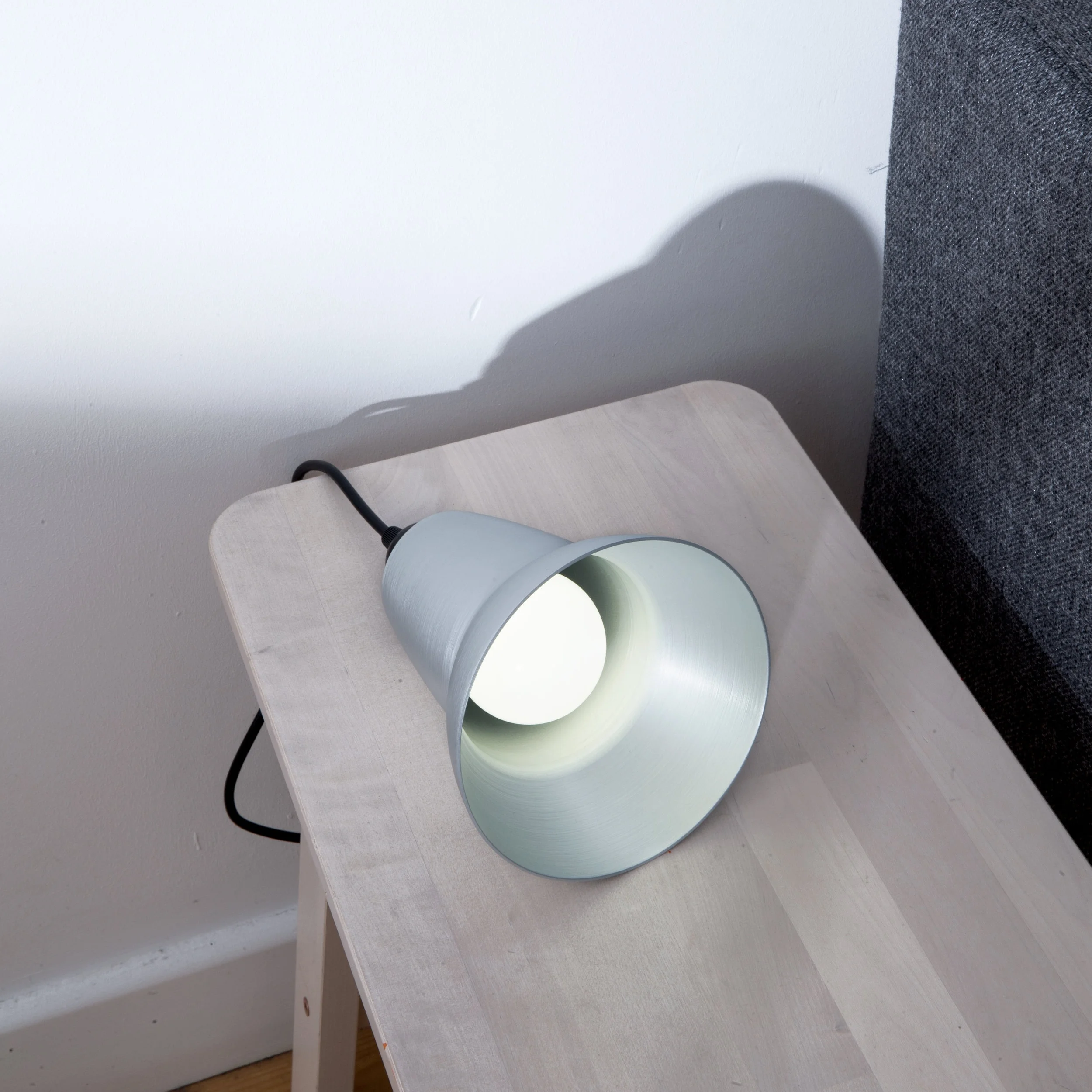 casper_roly_brushed_sofa_Table_lamp1DX_9830.jpg