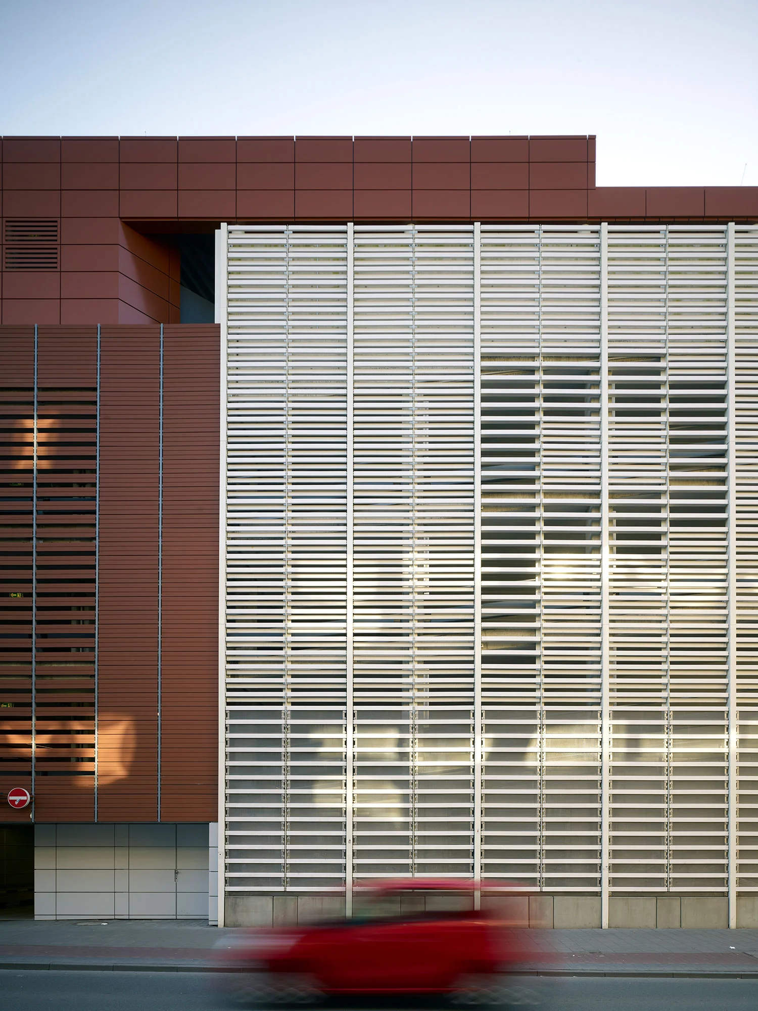 03-parkhaus-behet-bondzio-lin-architekten.jpg
