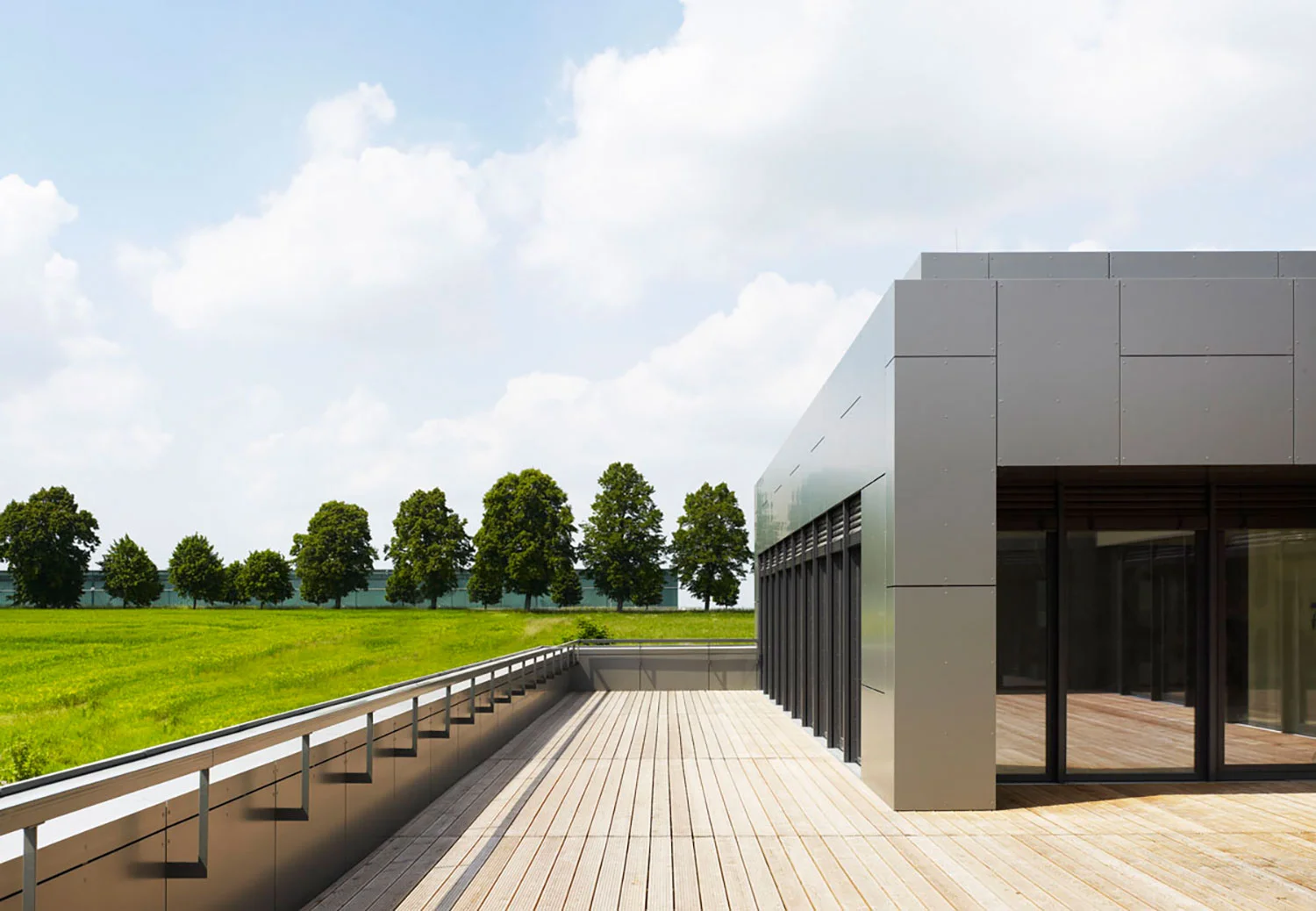 01-gant-firmenzentrale-behet-bondzio-lin-architekten.jpg