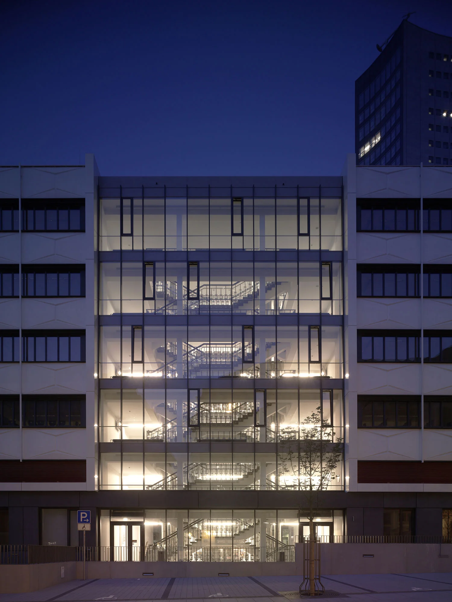 02-seminargebaeude-behet-bondzio-lin-architekten.jpg