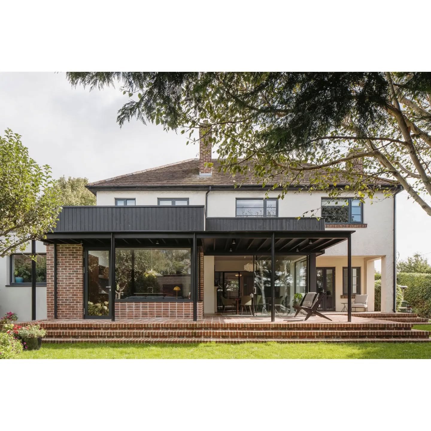 Some exterior photographs of our recently completed project which involved an extension and refurbishment of a 1920s house in South Dublin. 

Photography by @fionnmccann

#architecture #architecturephotography #architects #archilovers #home #interior